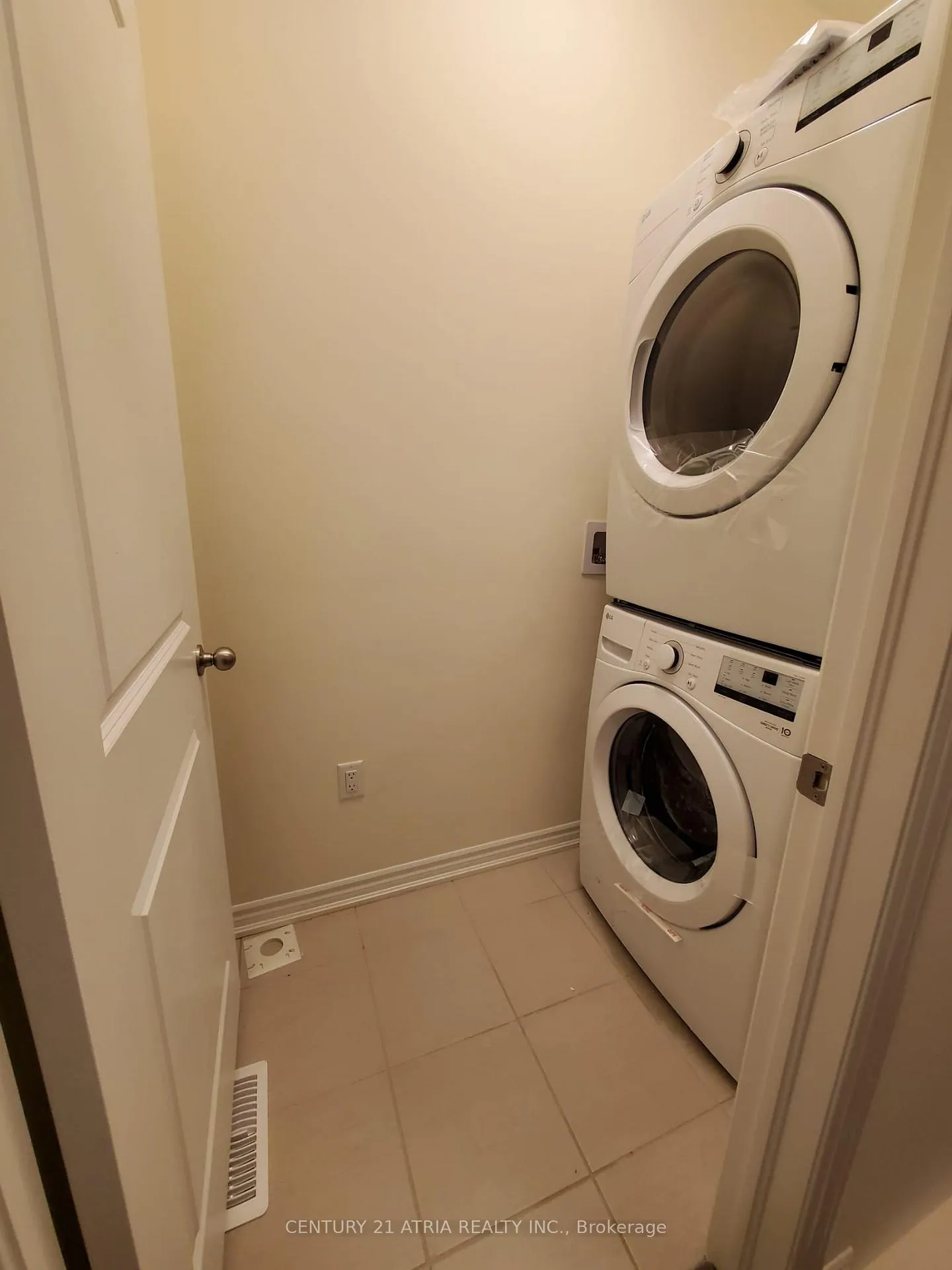 Photo 15 of 462 Salem Road S, Ajax, South East — HOMEH
