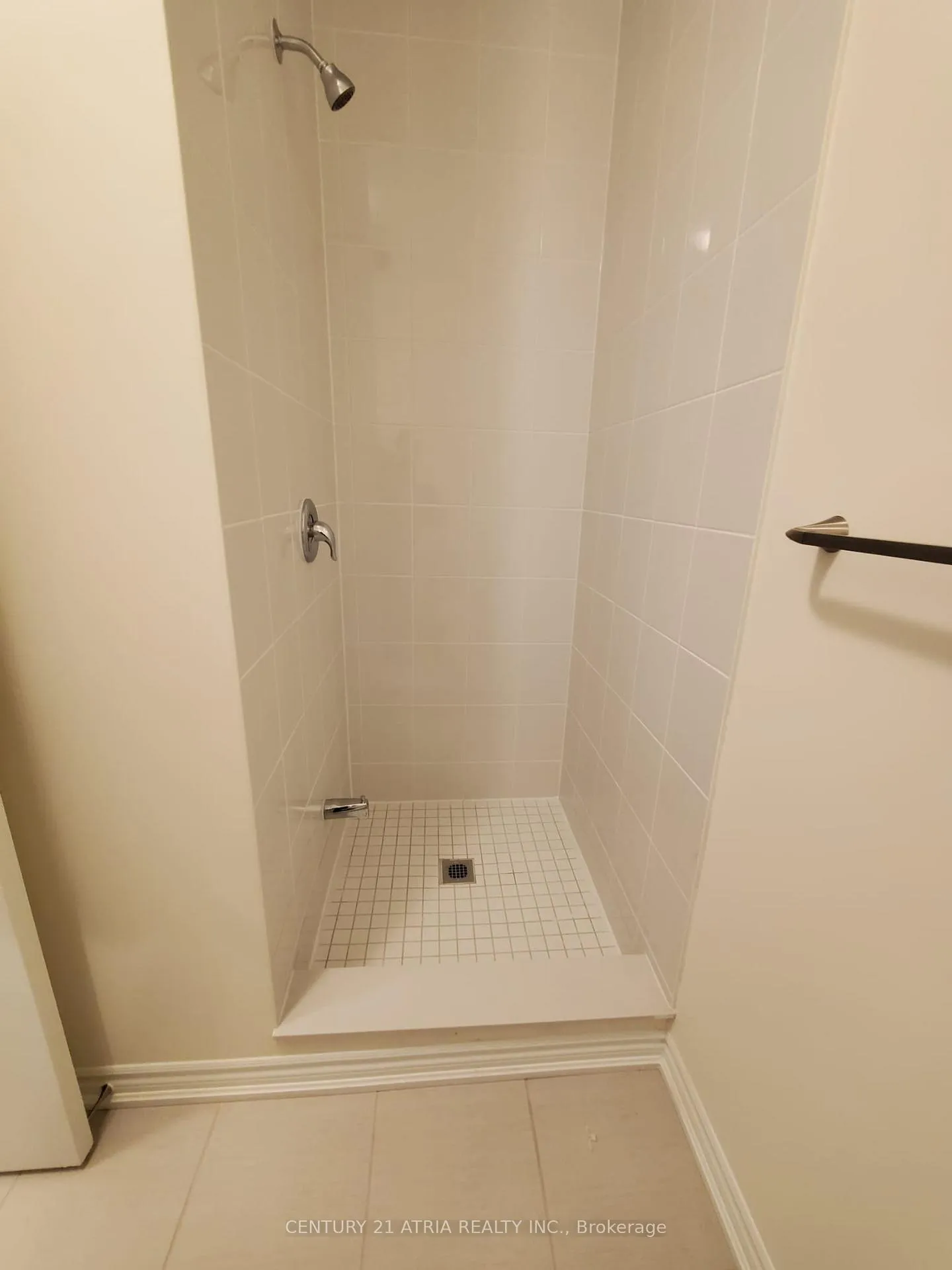Photo 23 of 462 Salem Road S, Ajax, South East — HOMEH