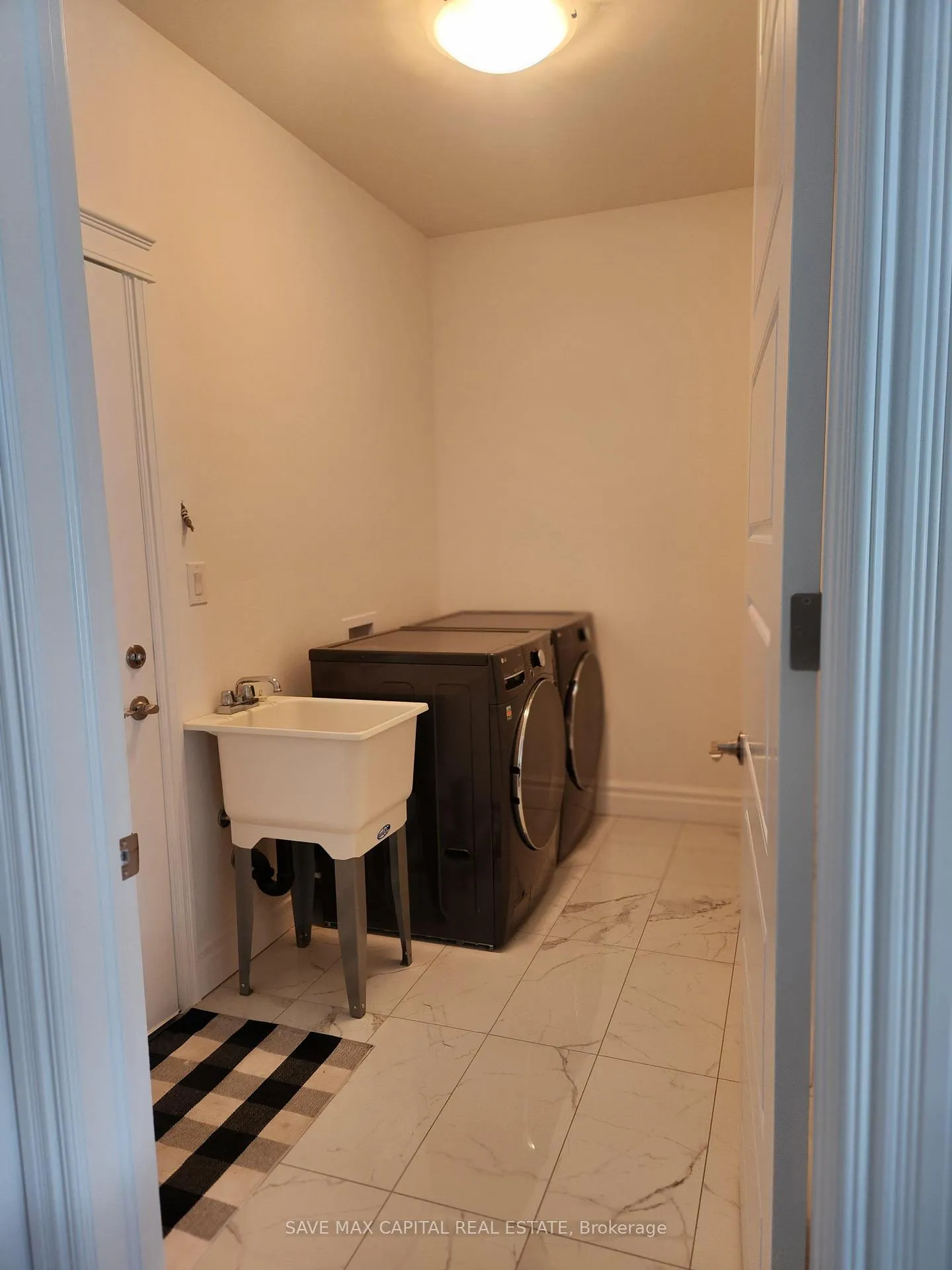 Photo 7 of 402 Caserta Crescent, Lakeshore — HOMEH