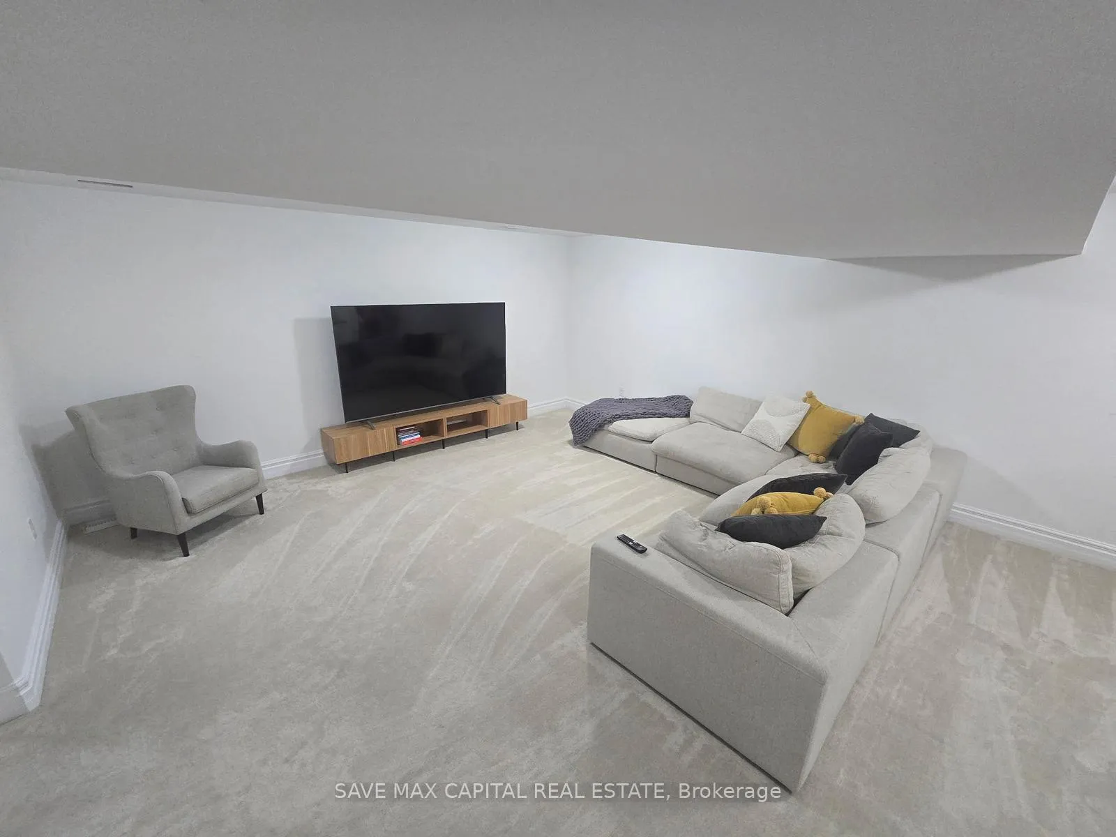 Photo 15 of 402 Caserta Crescent, Lakeshore — HOMEH