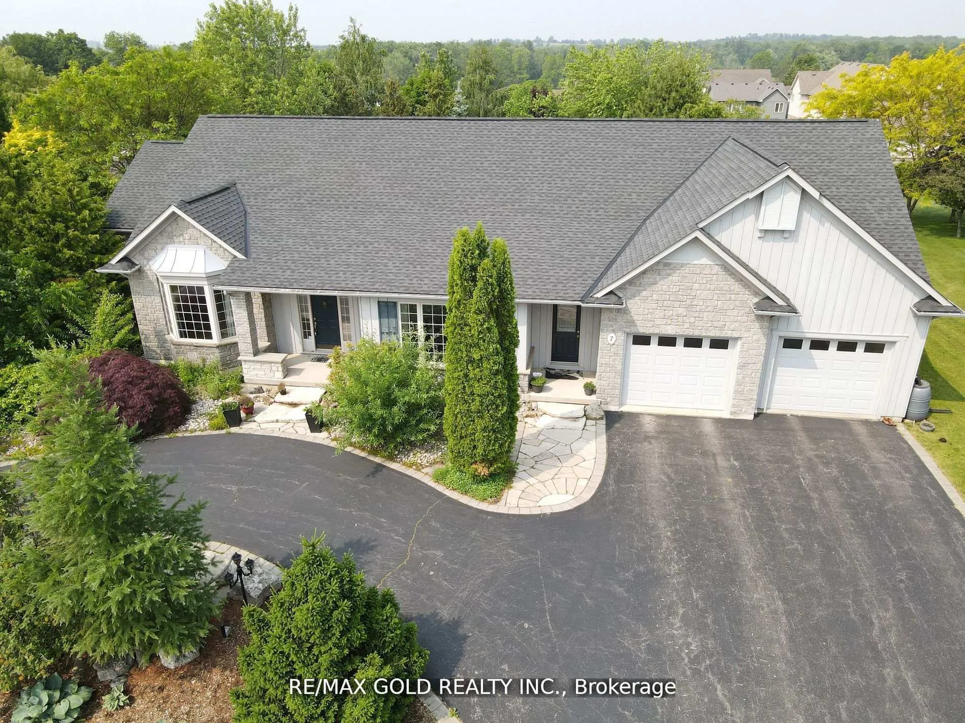 Photo 1 of 7 Maryheather Crescent, Hamilton, Freelton — HOMEH