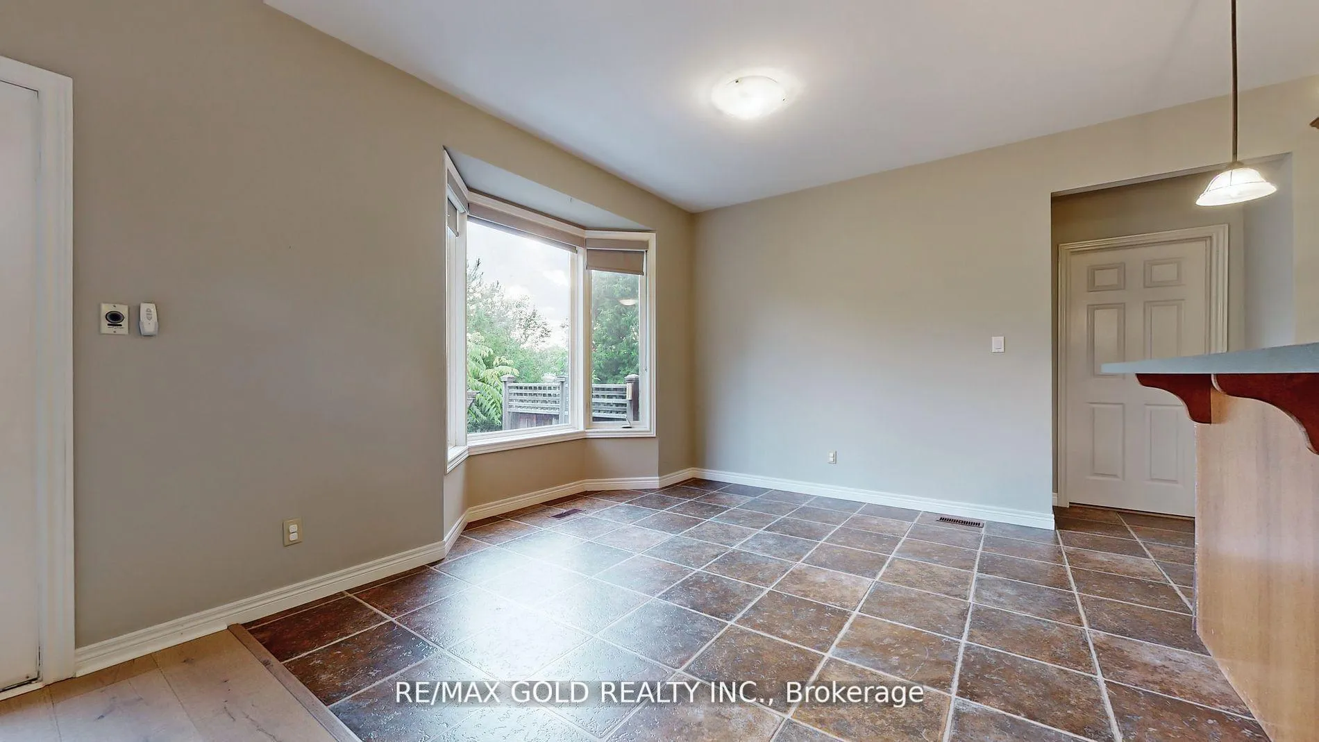 Photo 7 of 7 Maryheather Crescent, Hamilton, Freelton — HOMEH