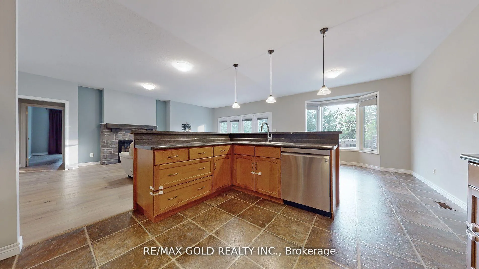 Photo 10 of 7 Maryheather Crescent, Hamilton, Freelton — HOMEH