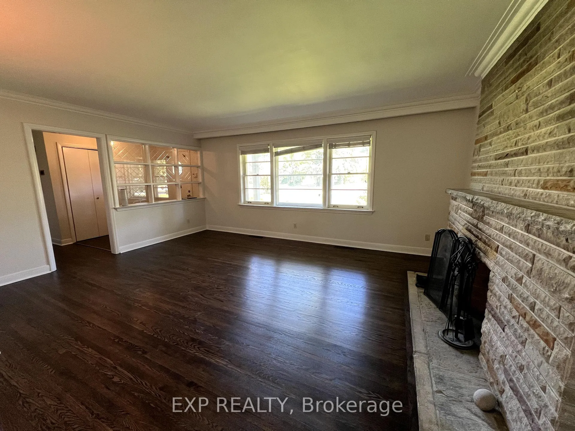 Photo 3 of 21 Helen Avenue, Vaughan, Uplands — HOMEH