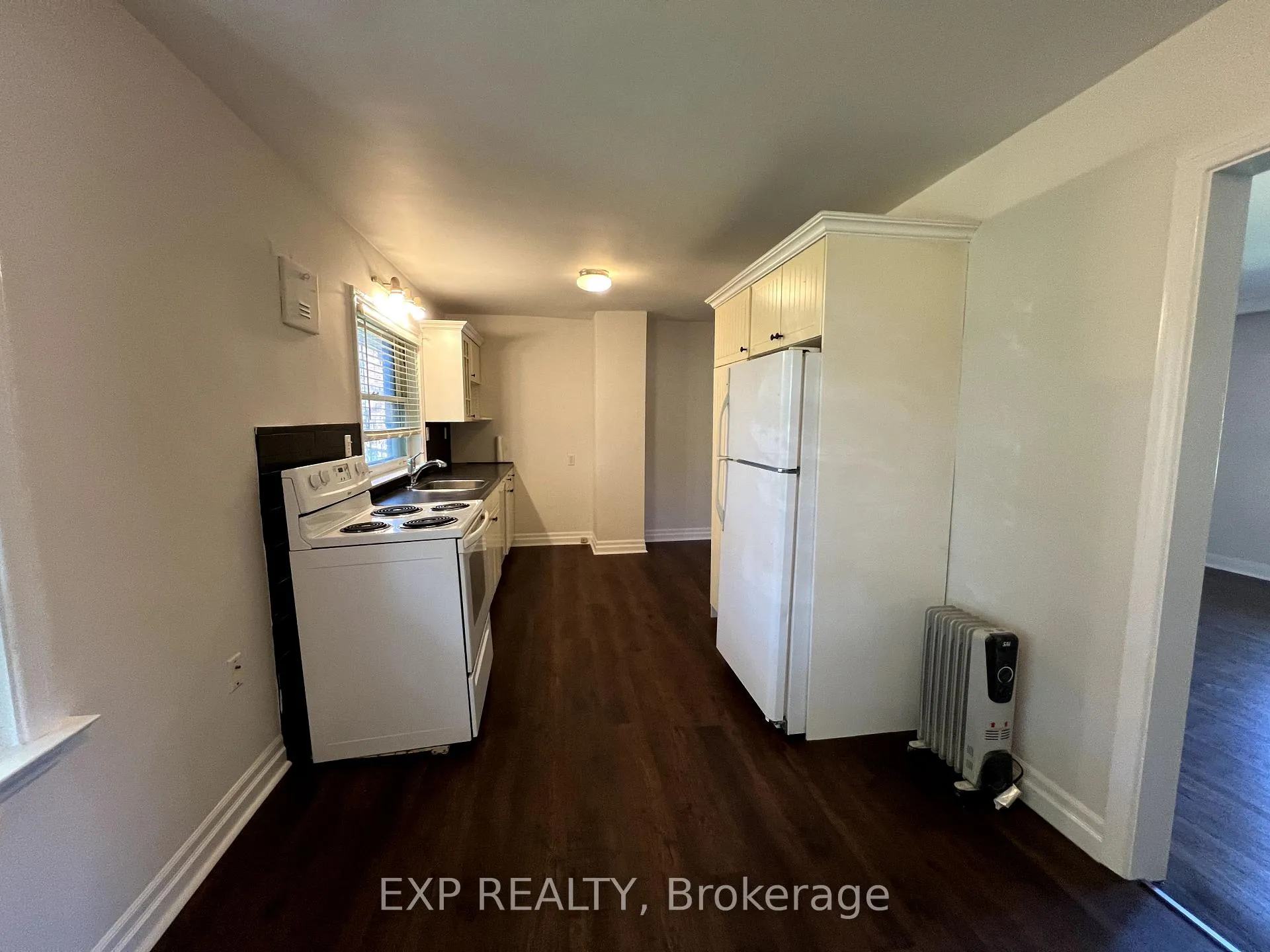 Photo 5 of 21 Helen Avenue, Vaughan, Uplands — HOMEH