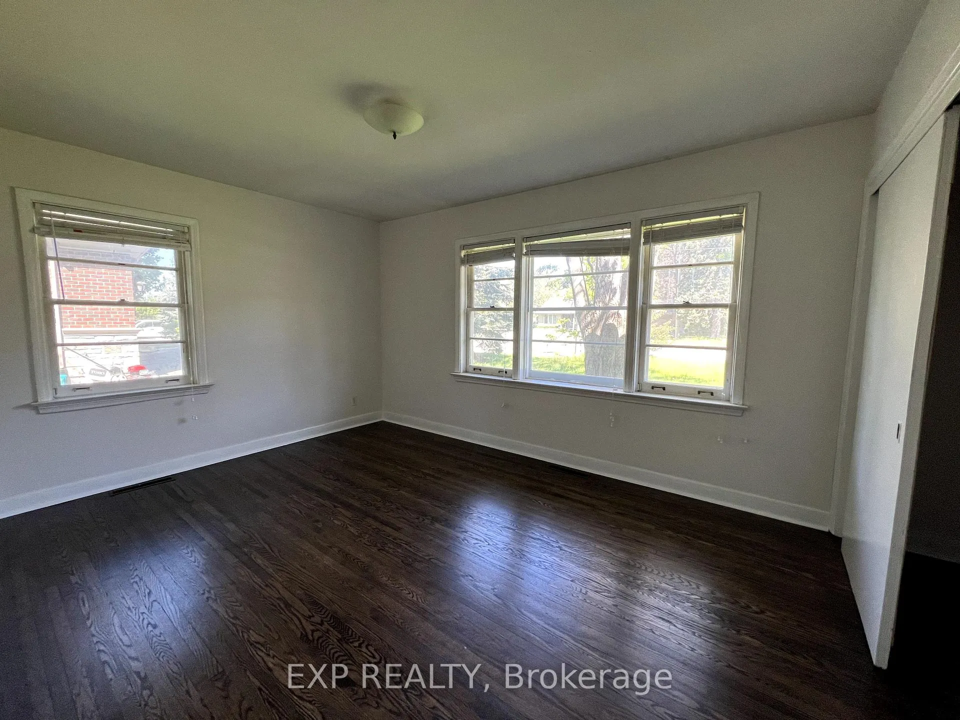Photo 8 of 21 Helen Avenue, Vaughan, Uplands — HOMEH