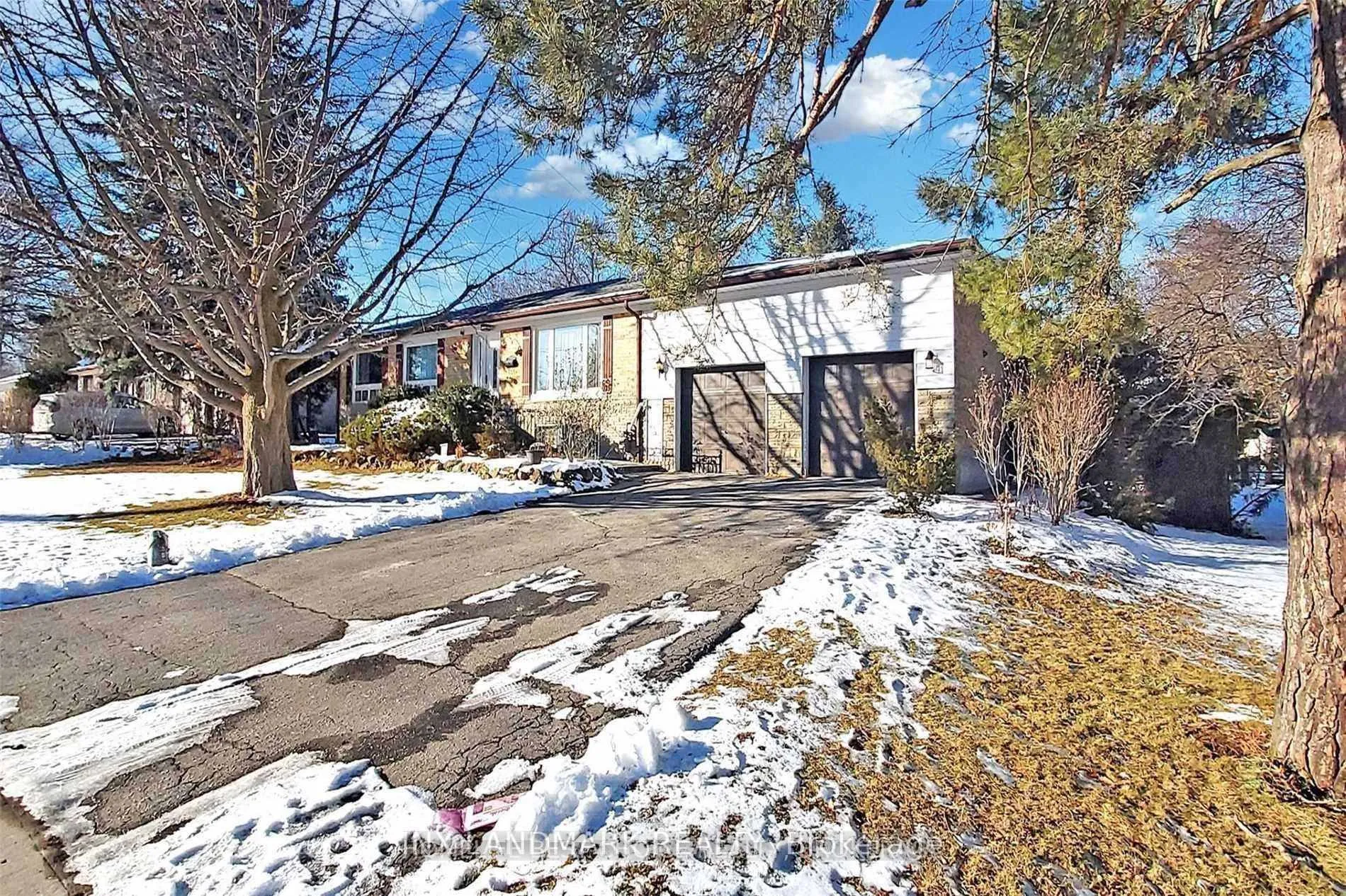 Photo 2 of Unit Main, 32 Kirk Drive, Markham, Royal Orchard — HOMEH