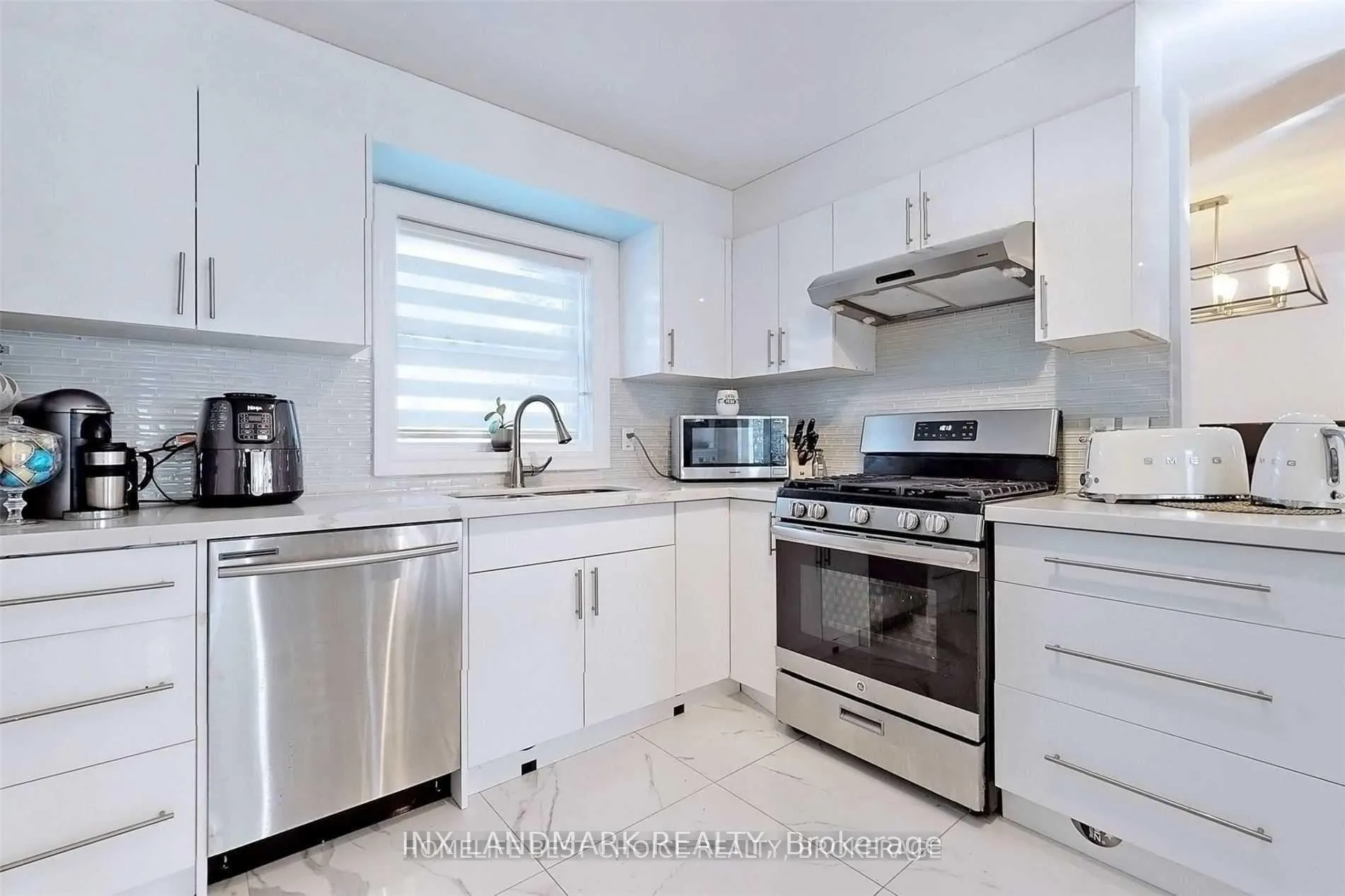 Photo 13 of Unit Main, 32 Kirk Drive, Markham, Royal Orchard — HOMEH