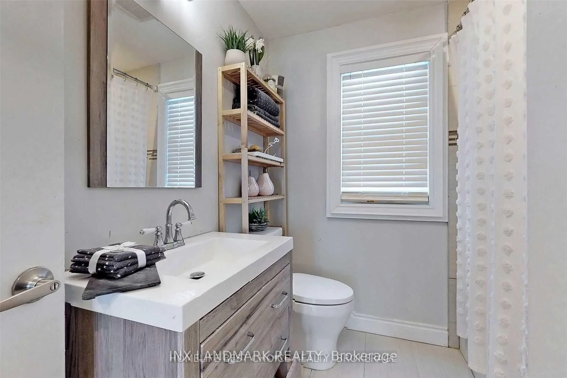 Photo 17 of Unit Main, 32 Kirk Drive, Markham, Royal Orchard — HOMEH