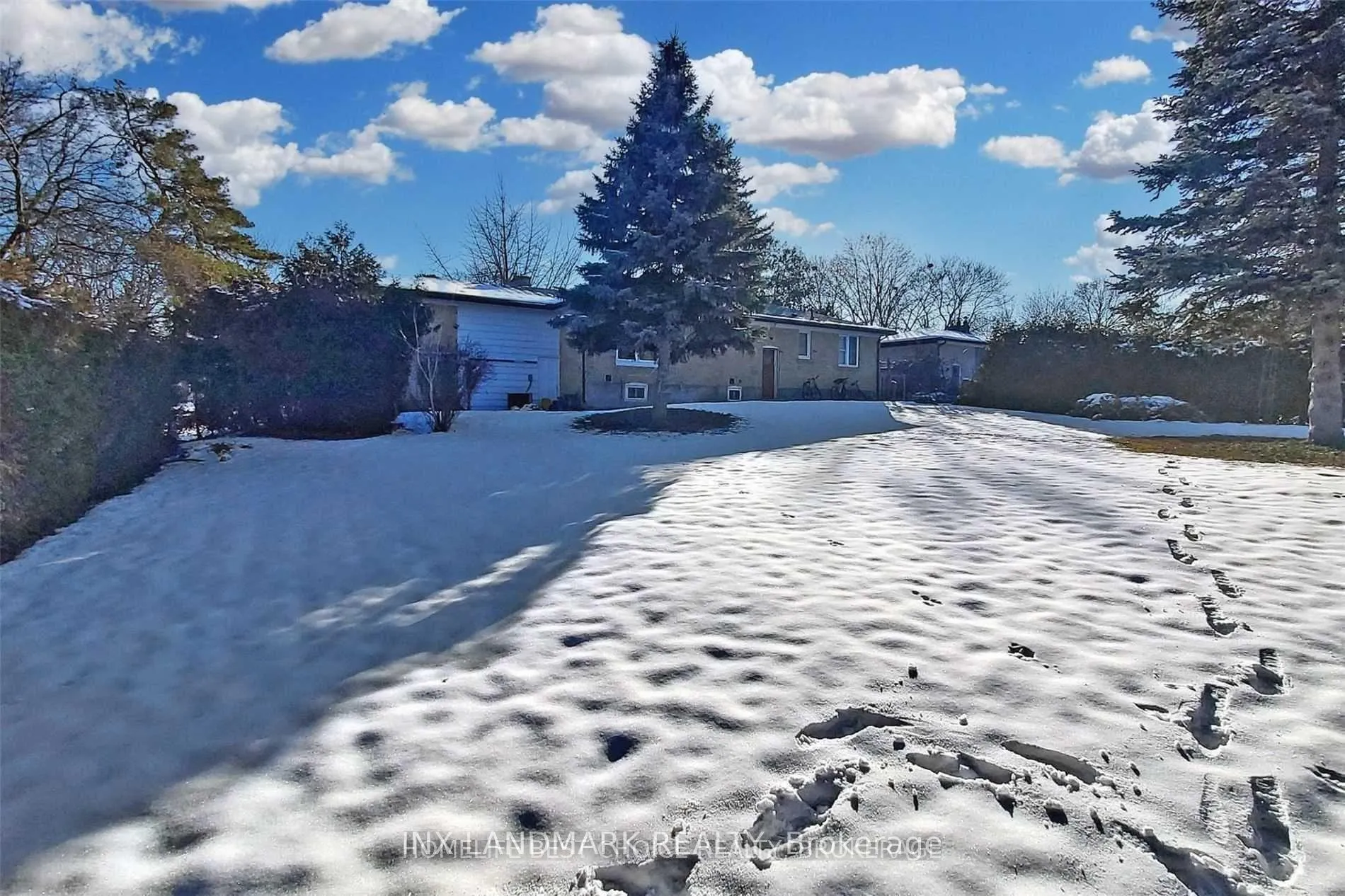 Photo 23 of Unit Main, 32 Kirk Drive, Markham, Royal Orchard — HOMEH