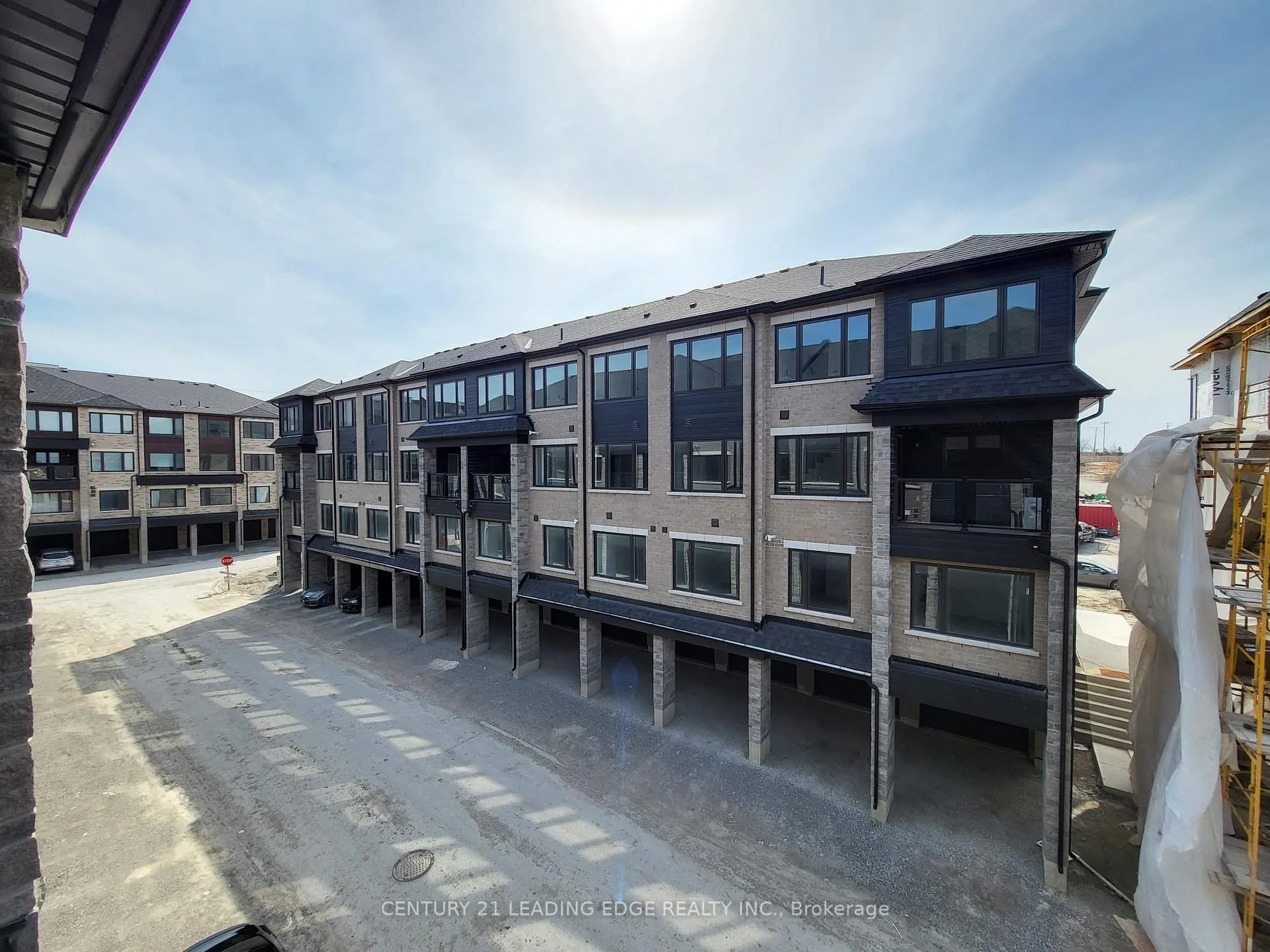 Photo 1 of 27 Magnolia Lane, Barrie, Innis-Shore — HOMEH