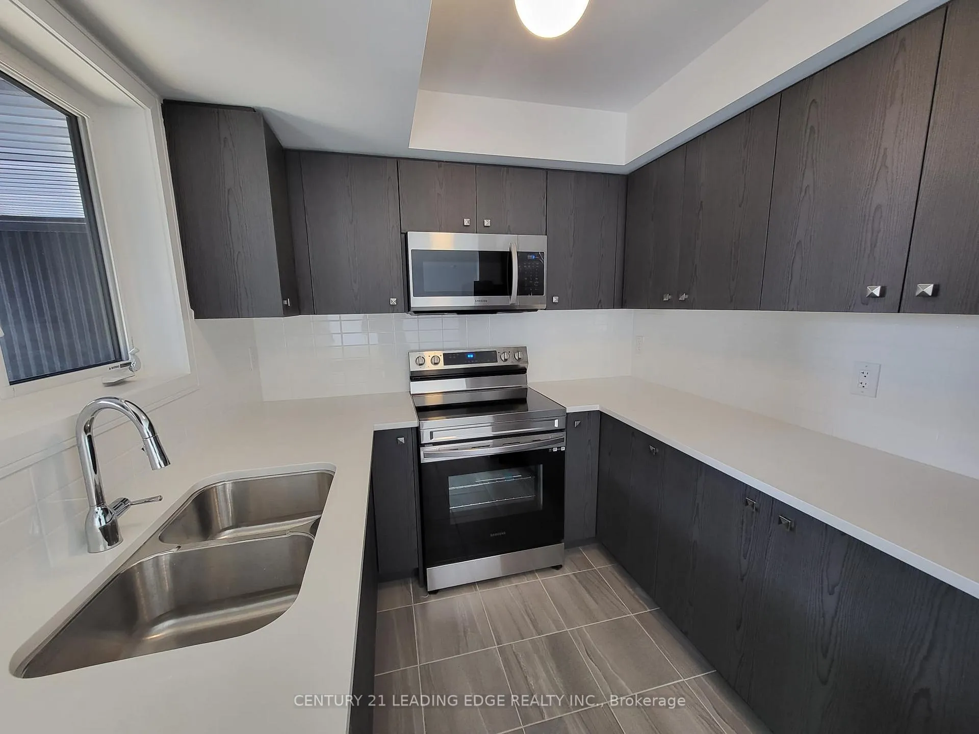 Photo 6 of 27 Magnolia Lane, Barrie, Innis-Shore — HOMEH
