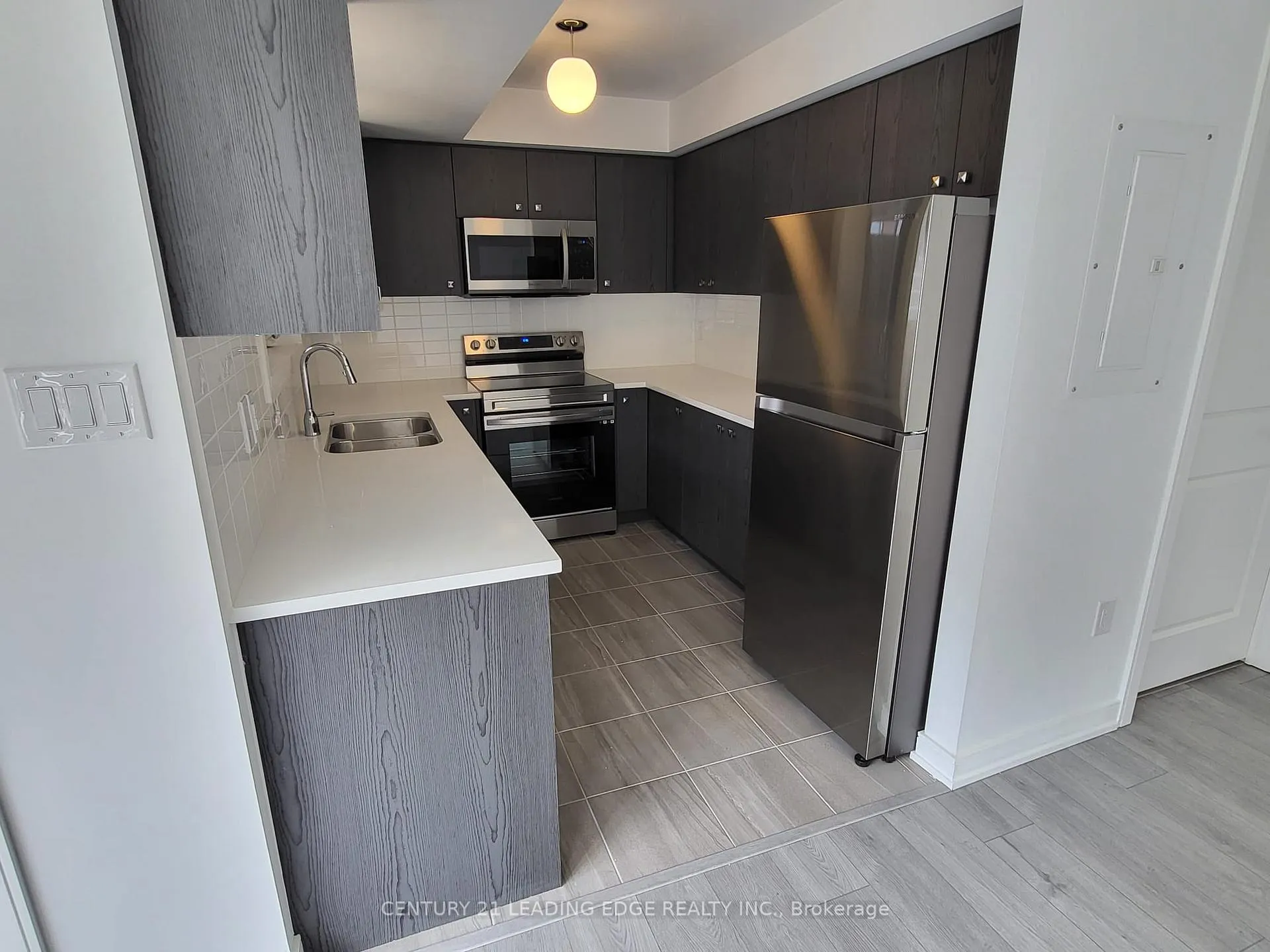 Photo 7 of 27 Magnolia Lane, Barrie, Innis-Shore — HOMEH