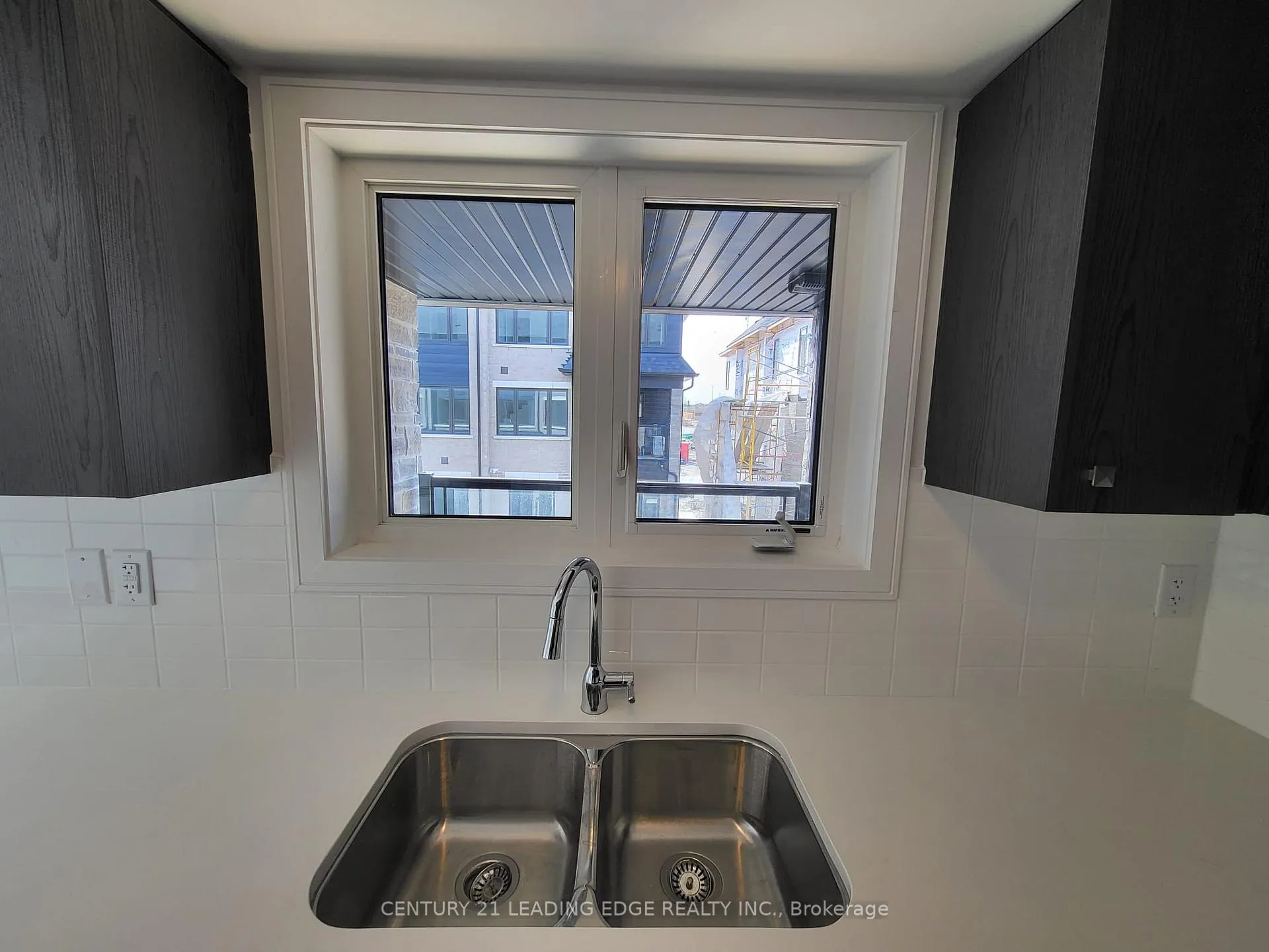 Photo 8 of 27 Magnolia Lane, Barrie, Innis-Shore — HOMEH