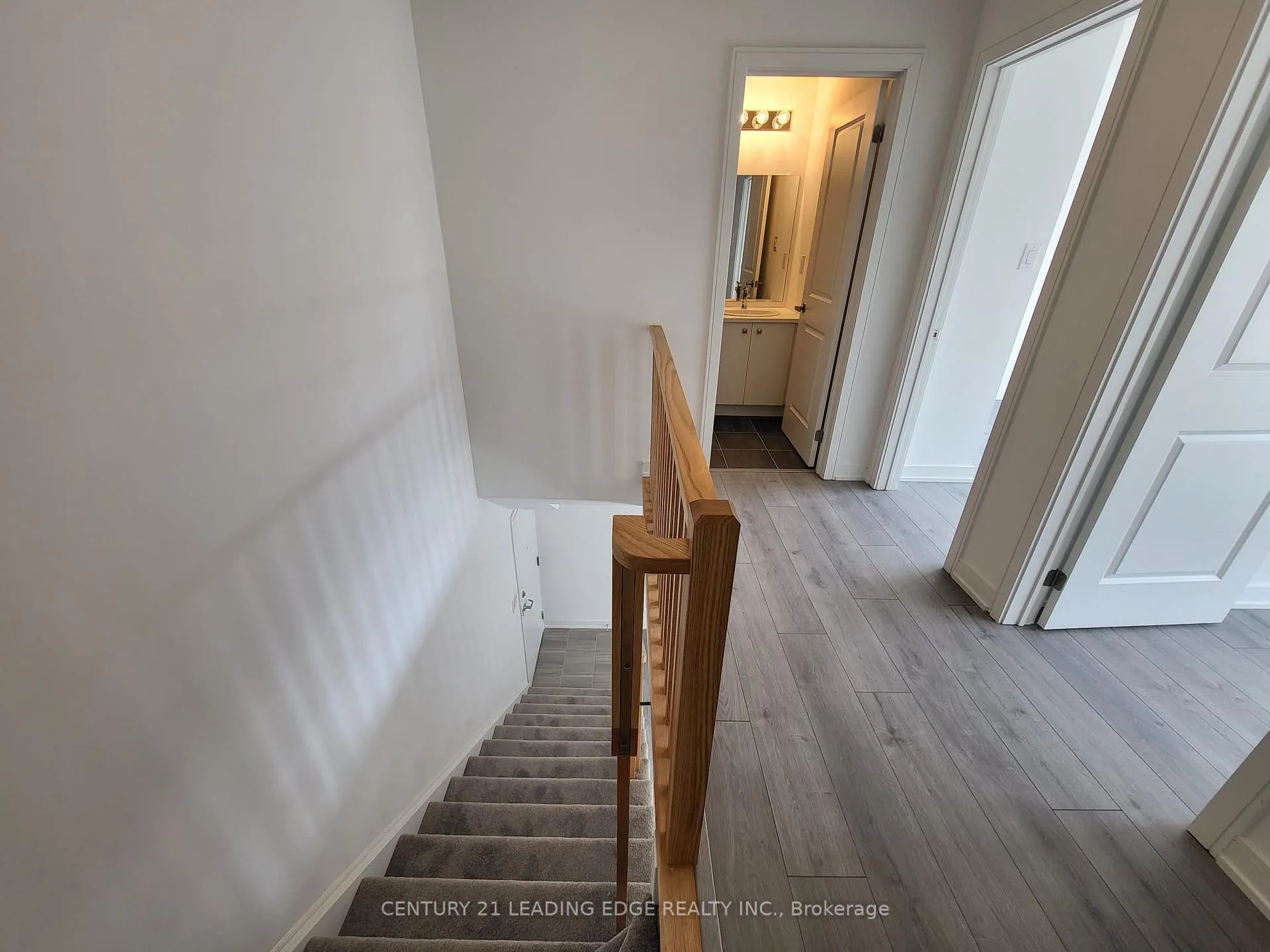 Photo 13 of 27 Magnolia Lane, Barrie, Innis-Shore — HOMEH
