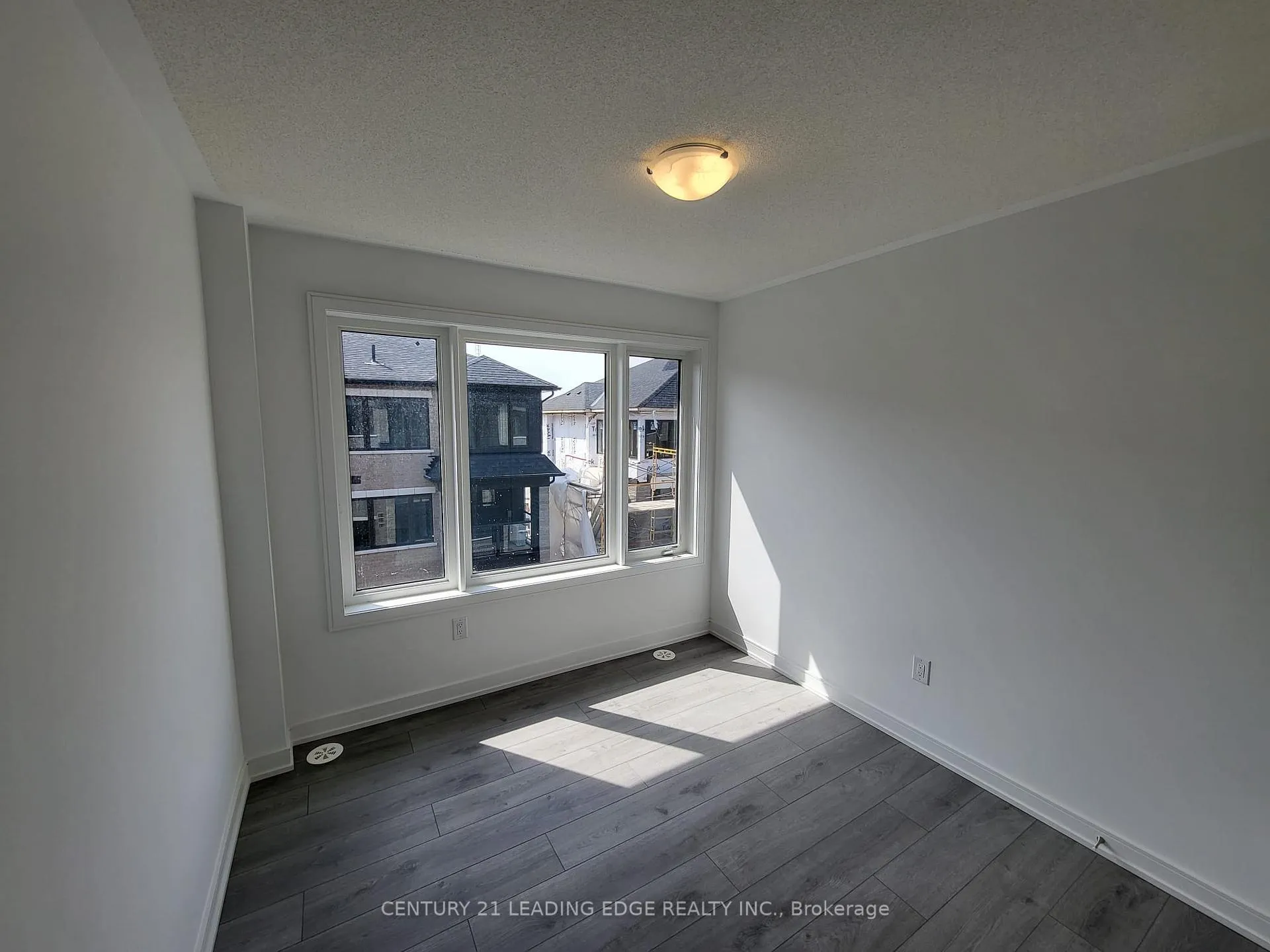Photo 16 of 27 Magnolia Lane, Barrie, Innis-Shore — HOMEH