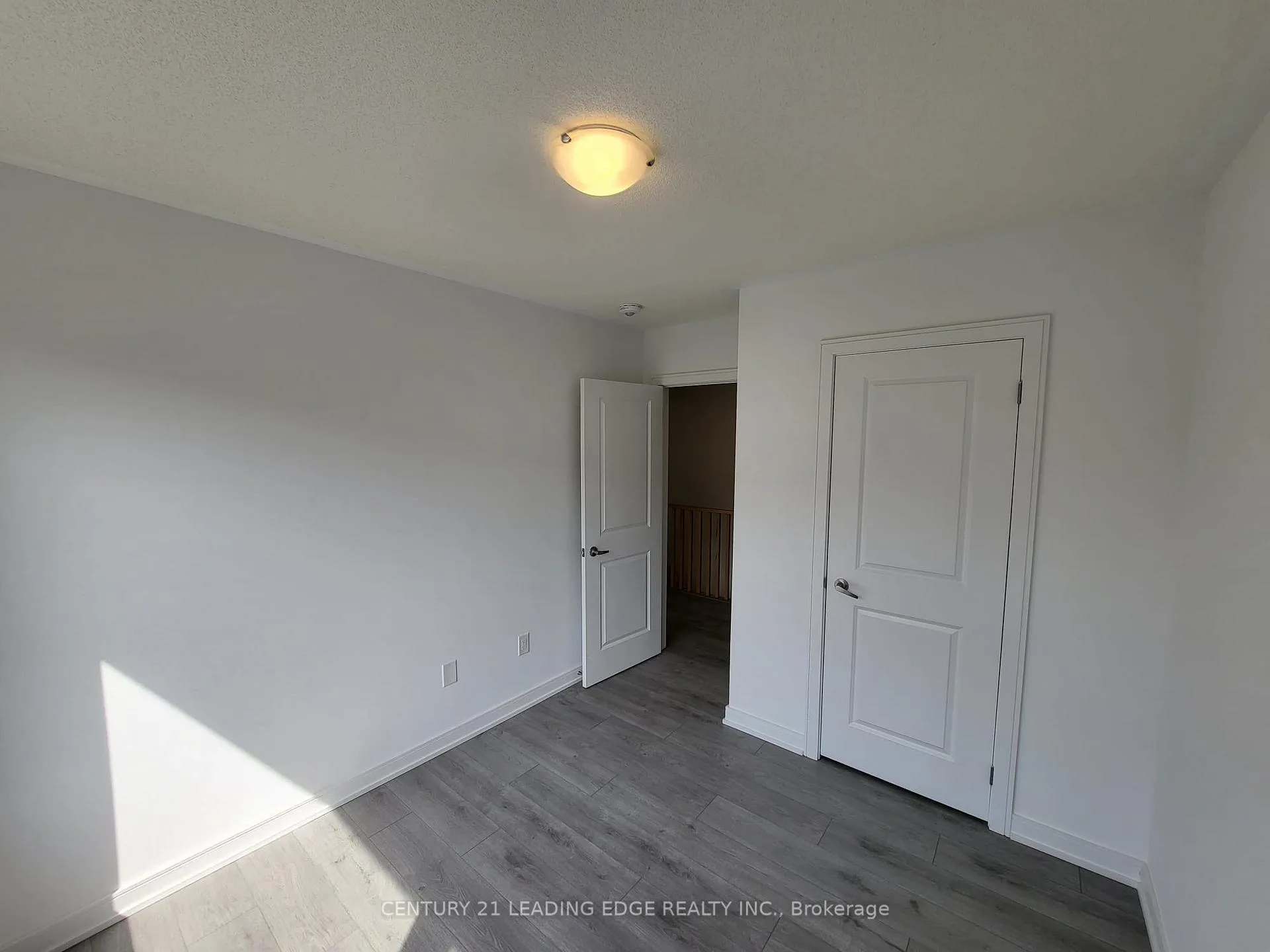 Photo 17 of 27 Magnolia Lane, Barrie, Innis-Shore — HOMEH