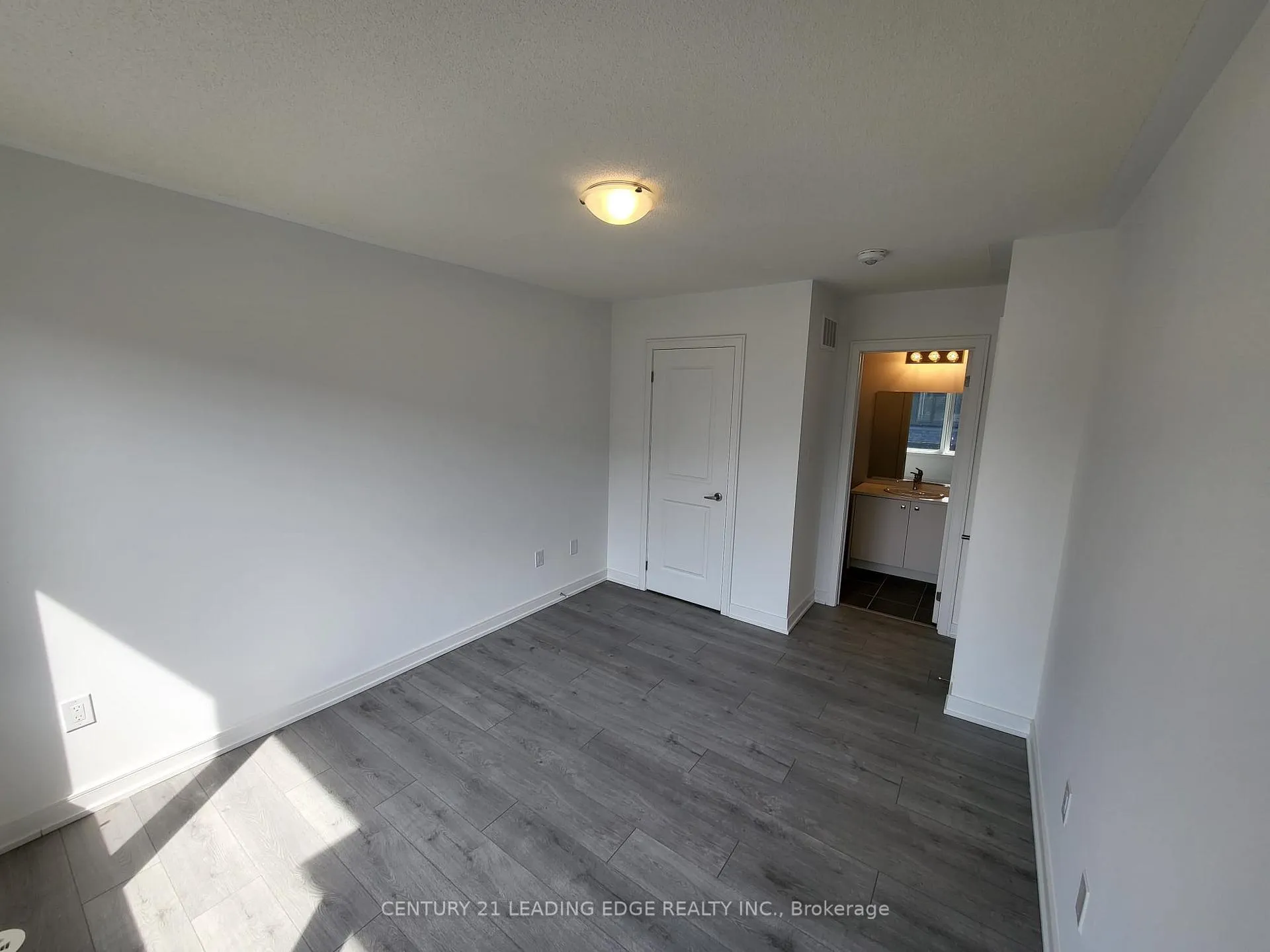 Photo 18 of 27 Magnolia Lane, Barrie, Innis-Shore — HOMEH