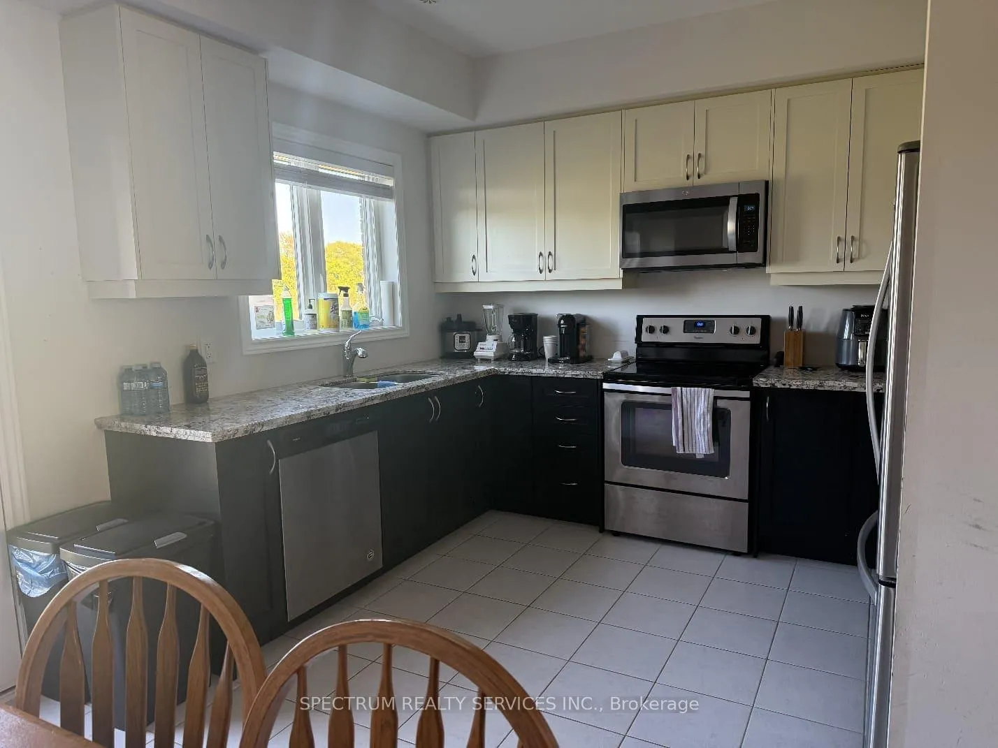 Photo 2 of 68 Borers Creek Circle, Hamilton, Waterdown — HOMEH