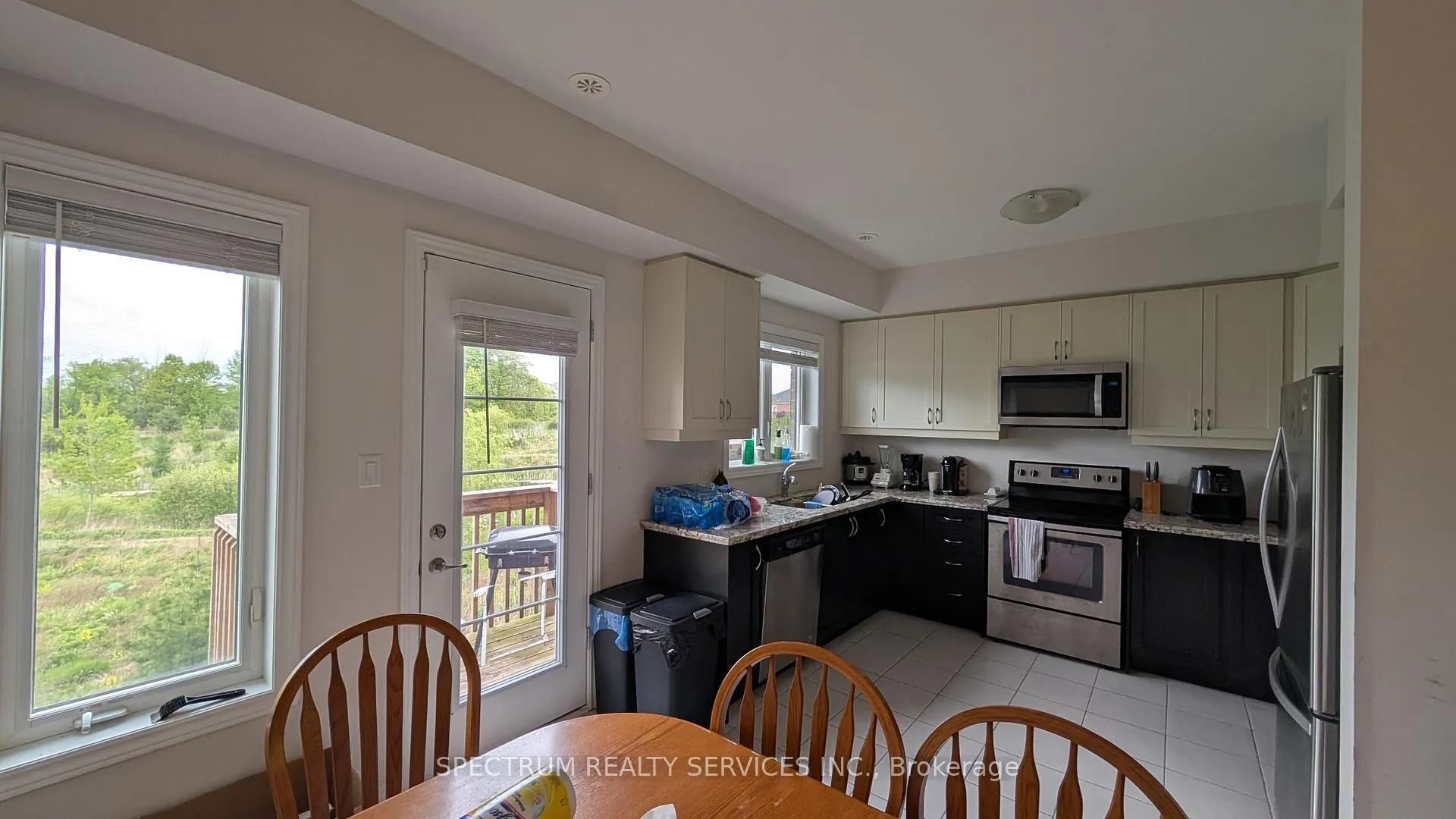 Photo 3 of 68 Borers Creek Circle, Hamilton, Waterdown — HOMEH