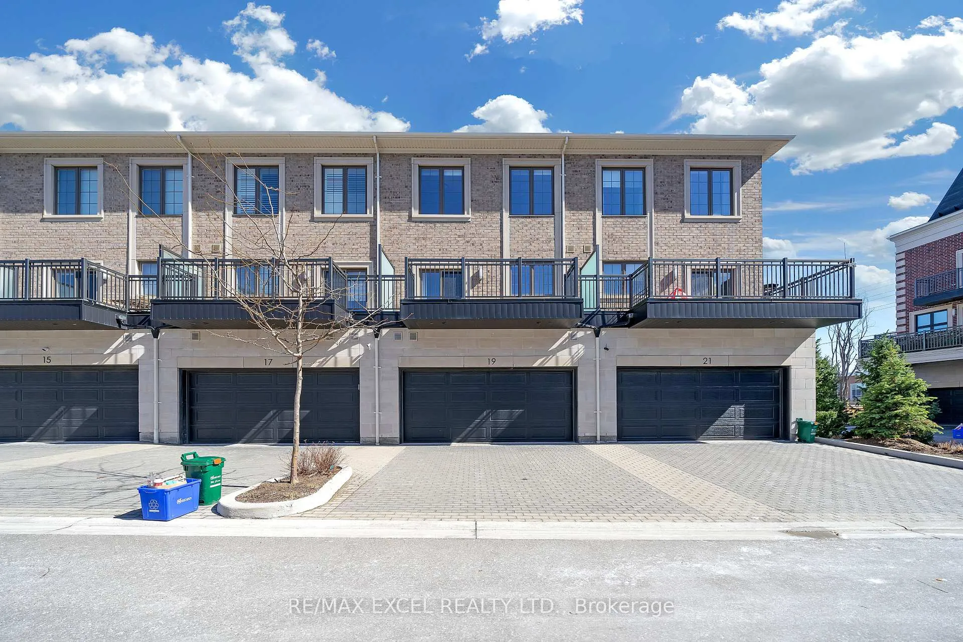 Photo 1 of 19 Sir Frederick Banting Way, Markham, Unionville — HOMEH