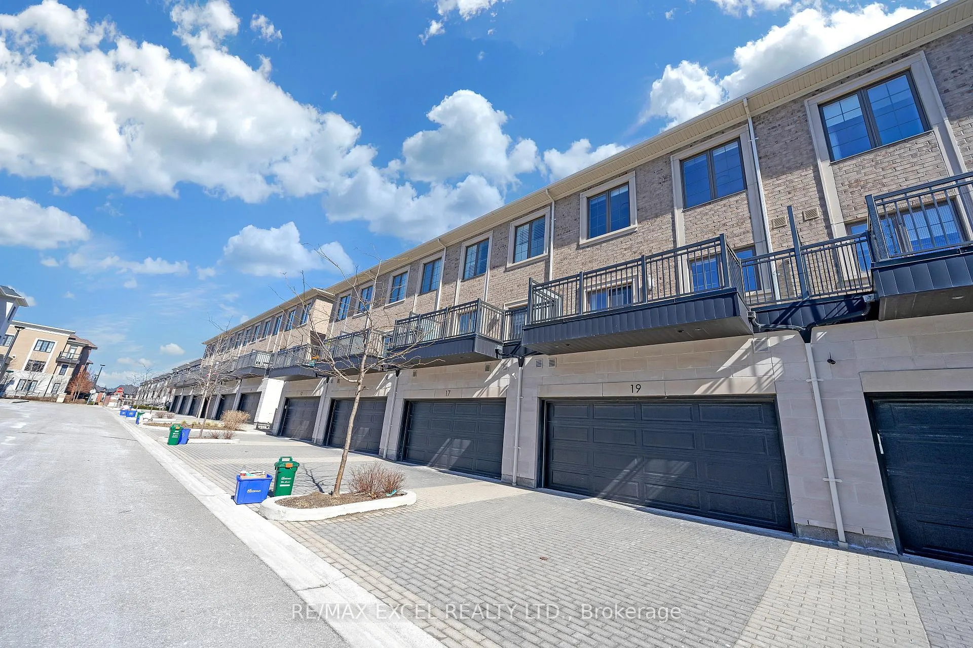 Photo 4 of 19 Sir Frederick Banting Way, Markham, Unionville — HOMEH