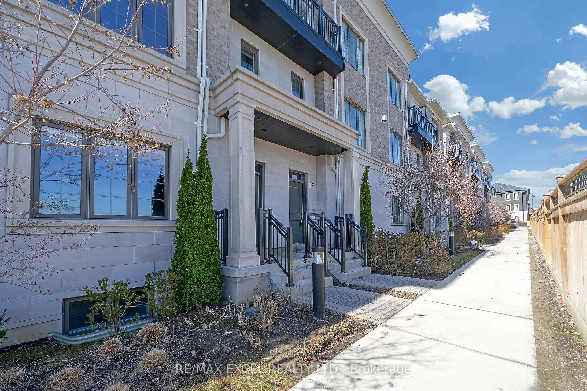 Photo 6 of 19 Sir Frederick Banting Way, Markham, Unionville — HOMEH