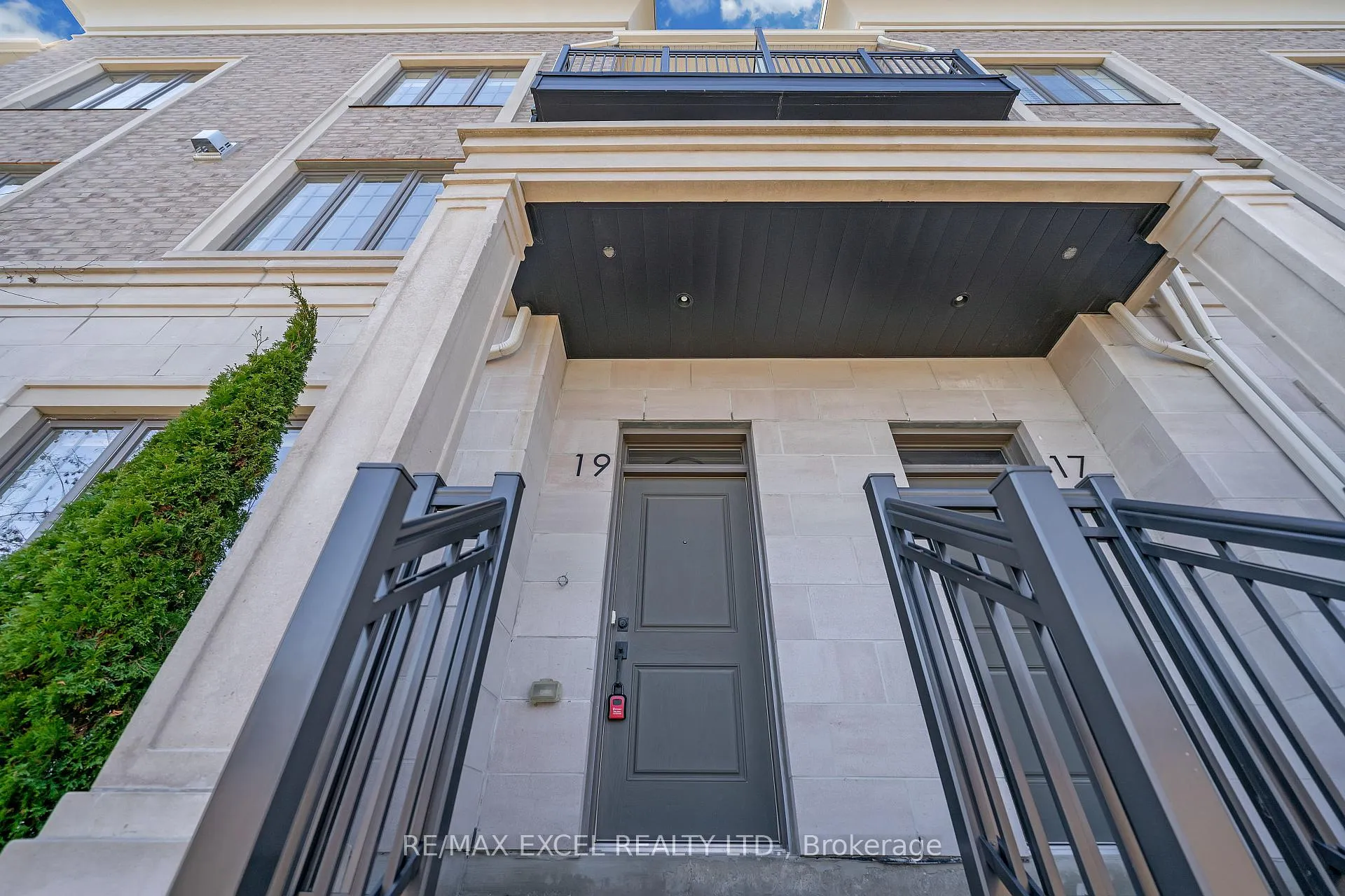Photo 7 of 19 Sir Frederick Banting Way, Markham, Unionville — HOMEH