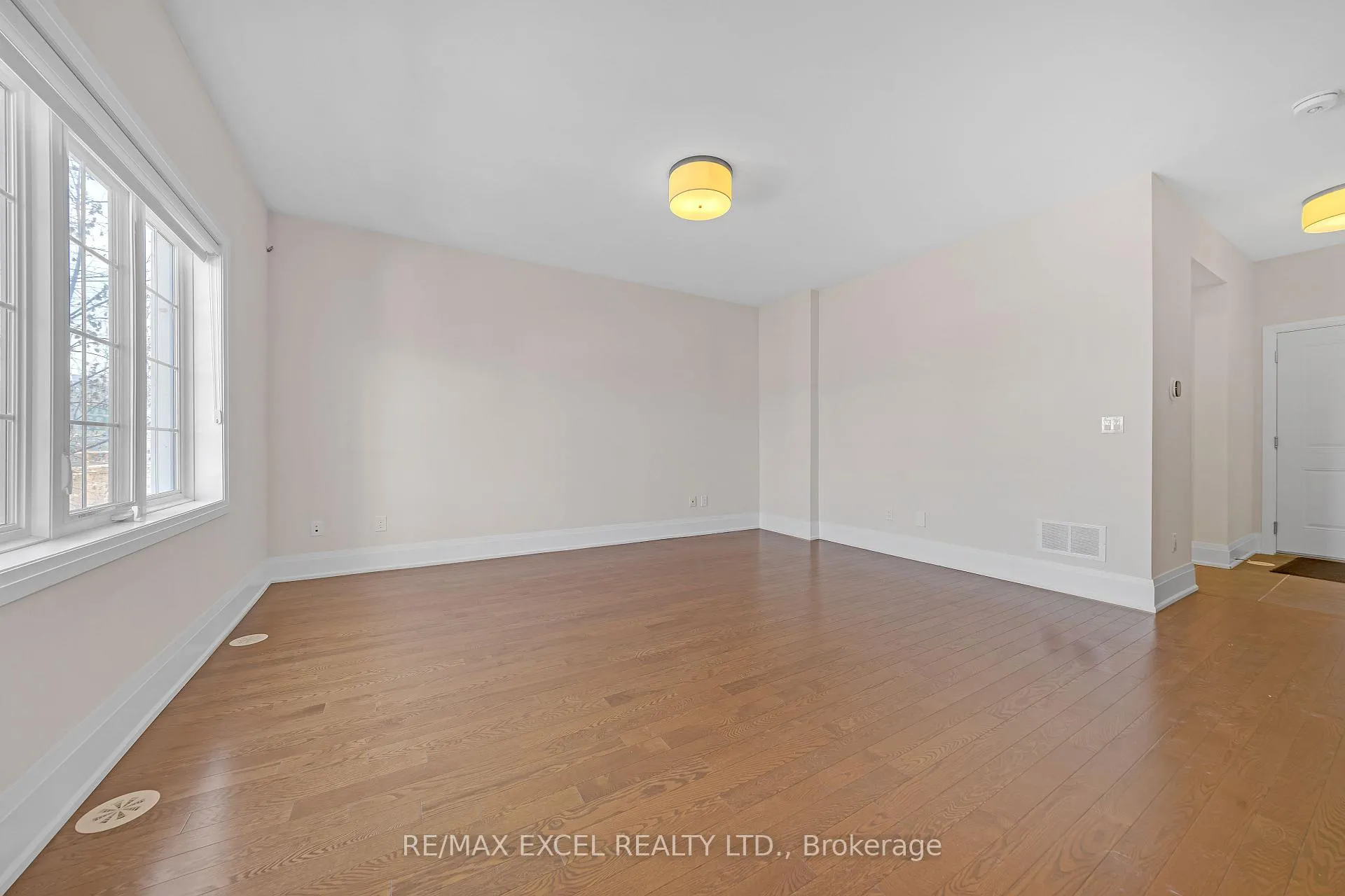 Photo 9 of 19 Sir Frederick Banting Way, Markham, Unionville — HOMEH
