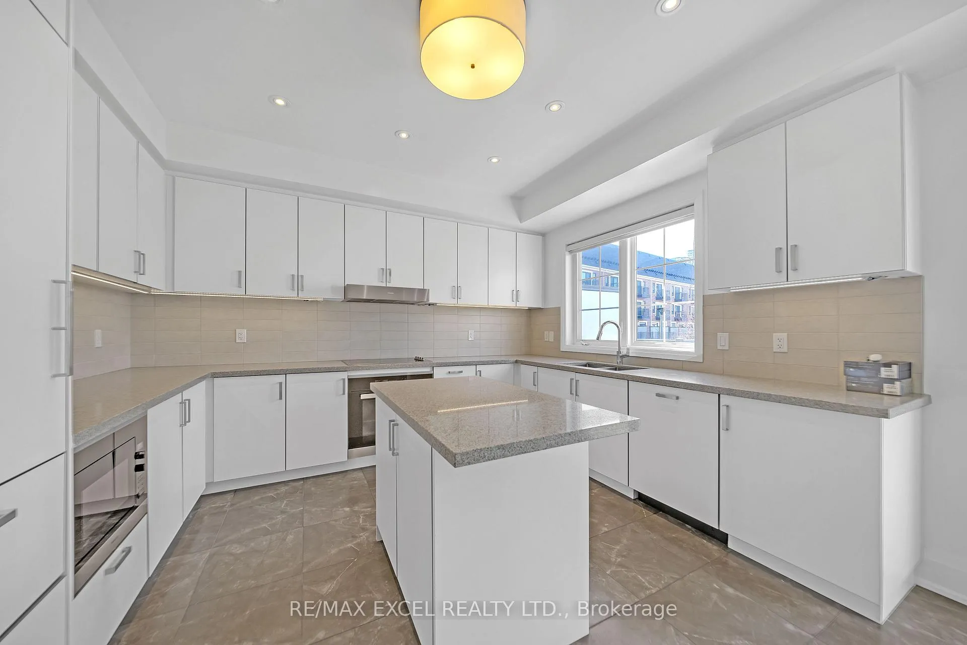Photo 20 of 19 Sir Frederick Banting Way, Markham, Unionville — HOMEH