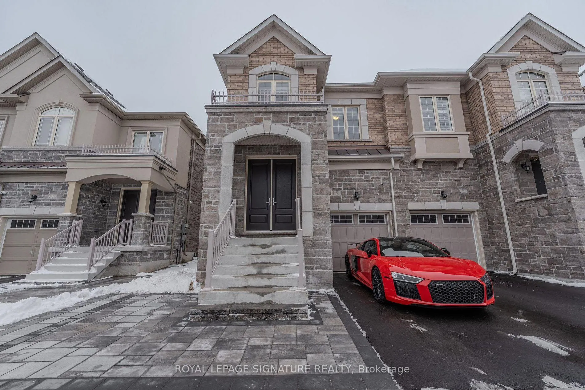 Photo 2 of 5 Drizzel Crescent, Richmond Hill, Oak Ridges — HOMEH