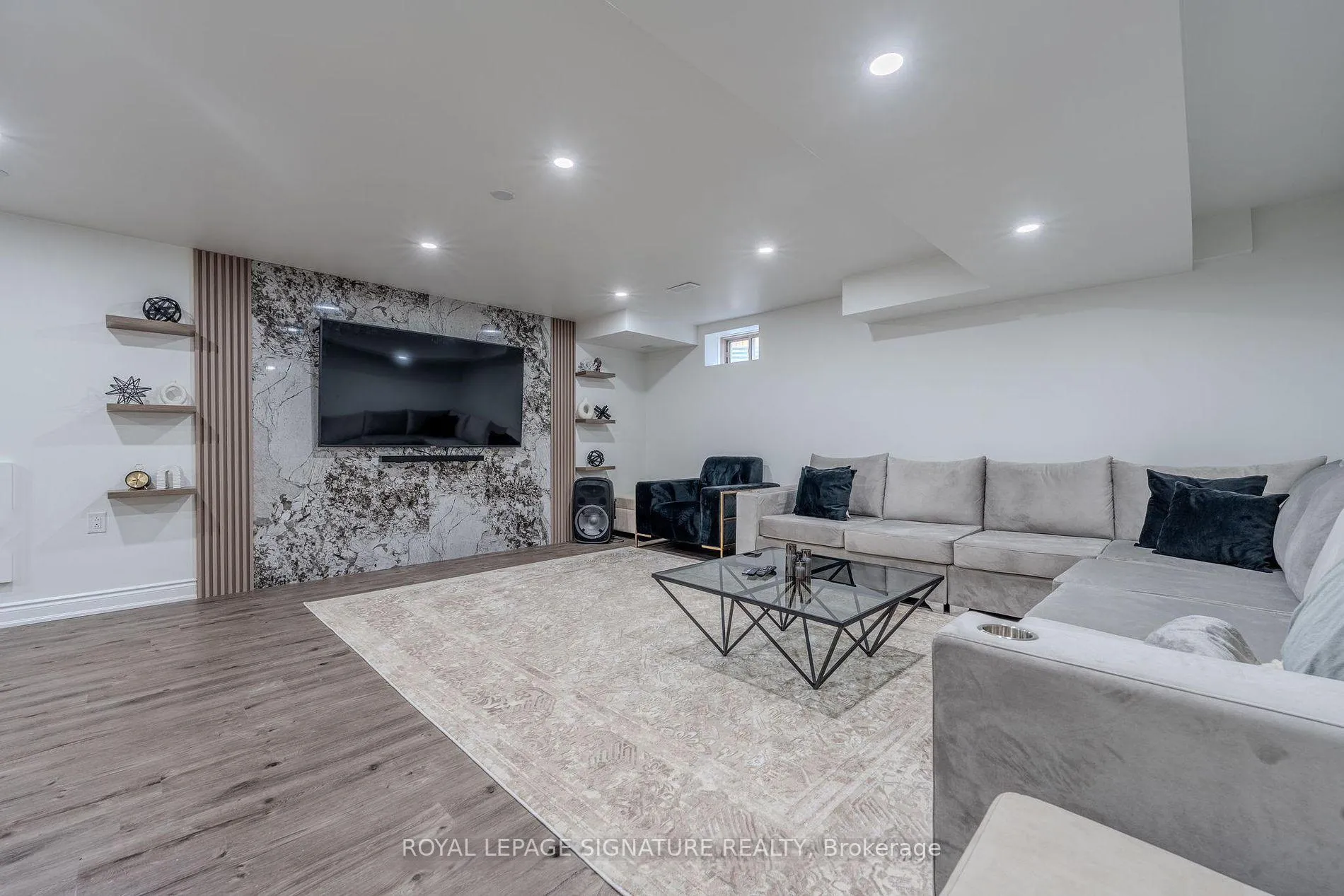 Photo 18 of 5 Drizzel Crescent, Richmond Hill, Oak Ridges — HOMEH