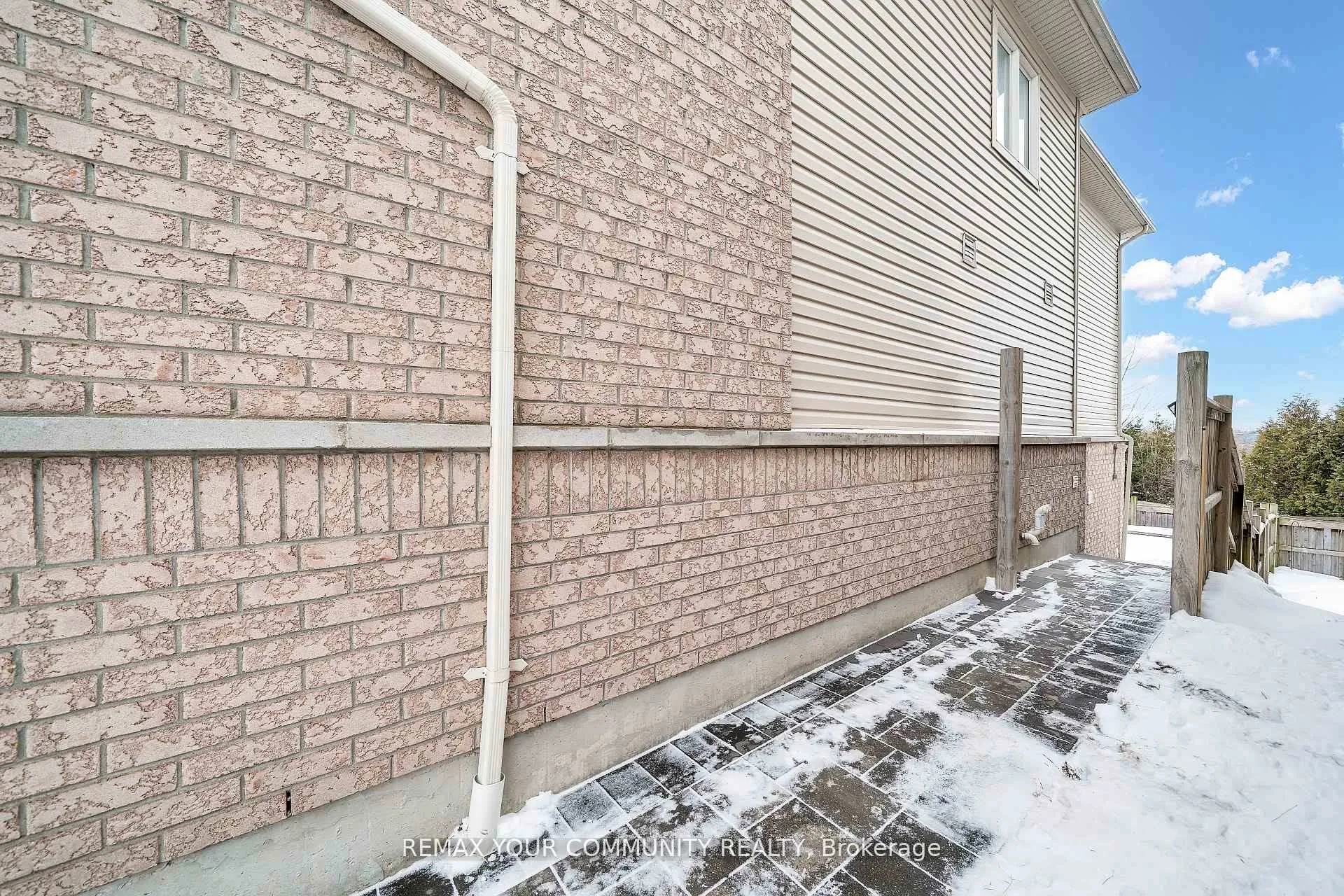 Photo 22 of 17 Adanac Drive, Whitby, Blue Grass Meadows — HOMEH