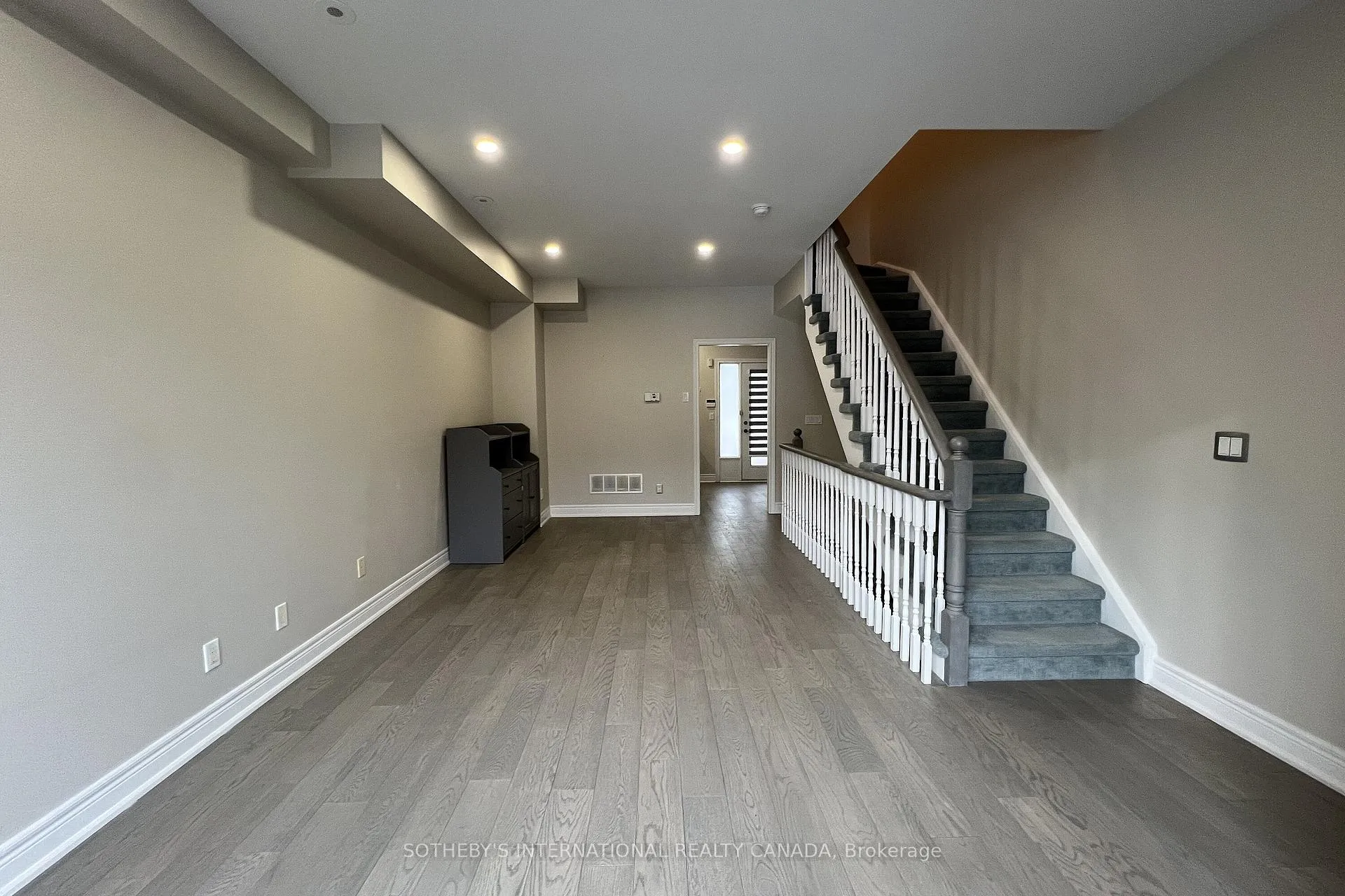Photo 5 of 70 Suncrest Boulevard, Markham, Commerce Valley — HOMEH