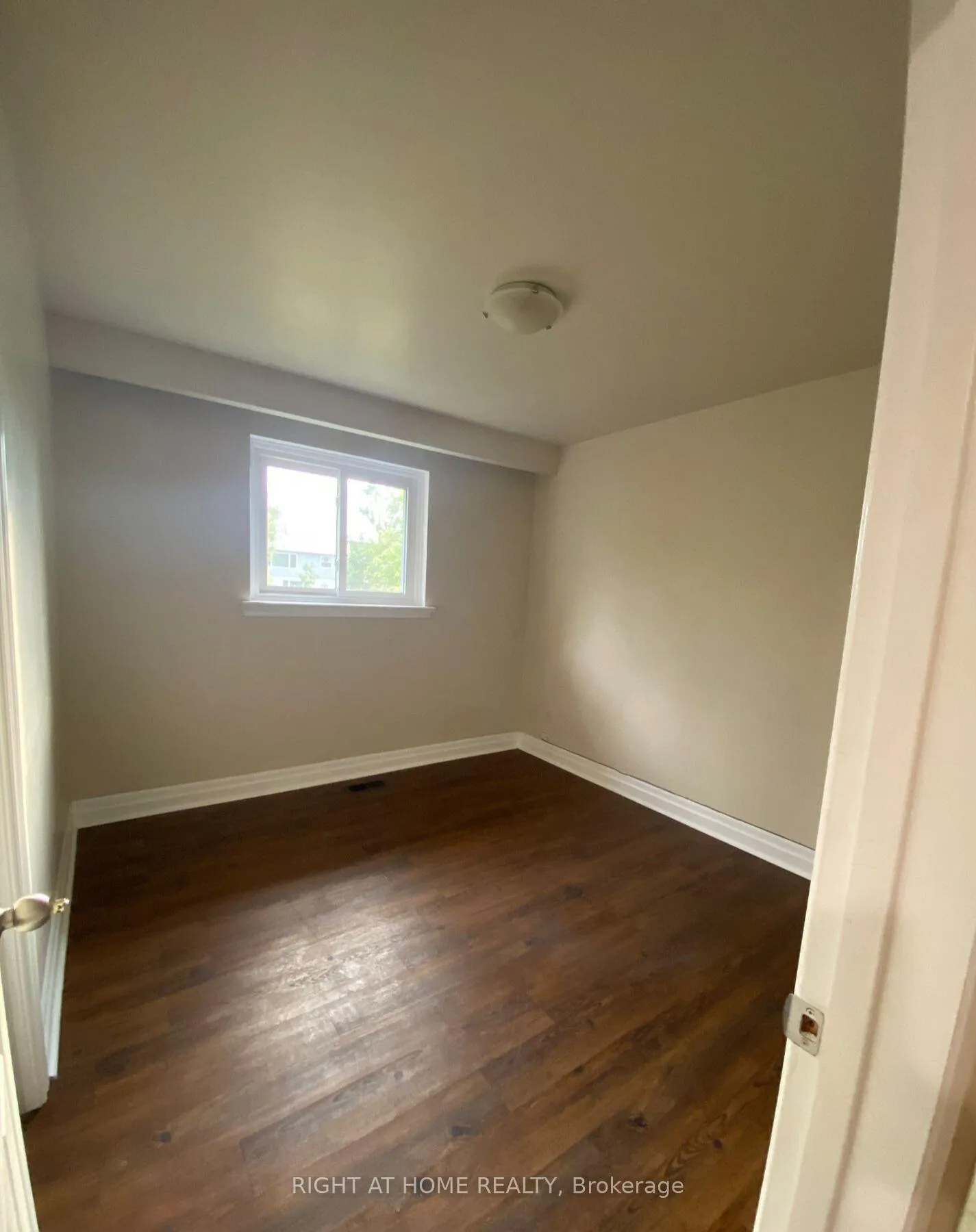 Photo 10 of 38 Main Street N, Uxbridge — HOMEH