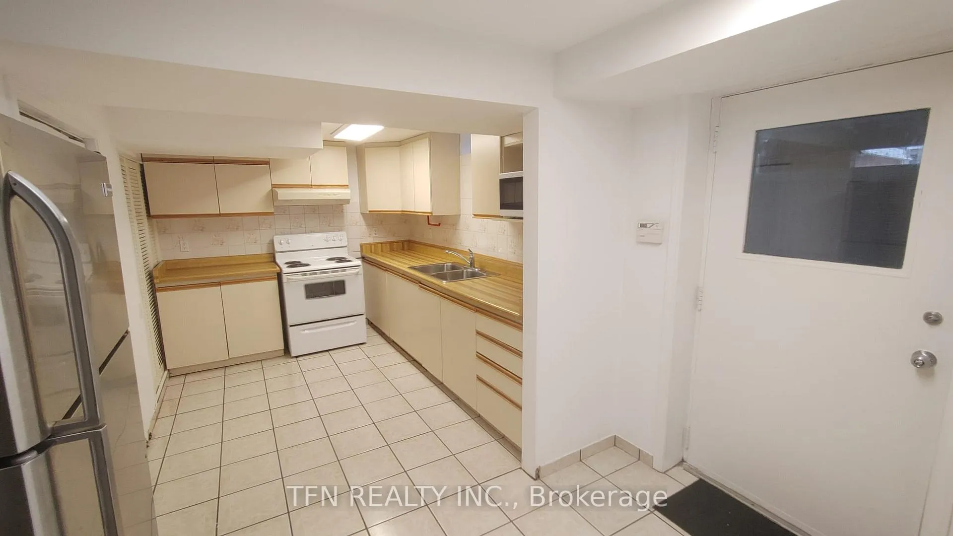 Front of Unit Lower, 112 Trafalgar Square
