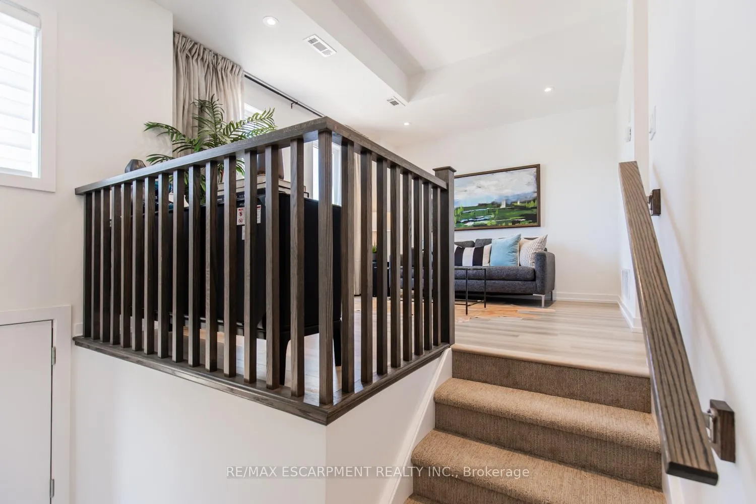 Photo 3 of 219 Burke Street, Hamilton, Waterdown — HOMEH