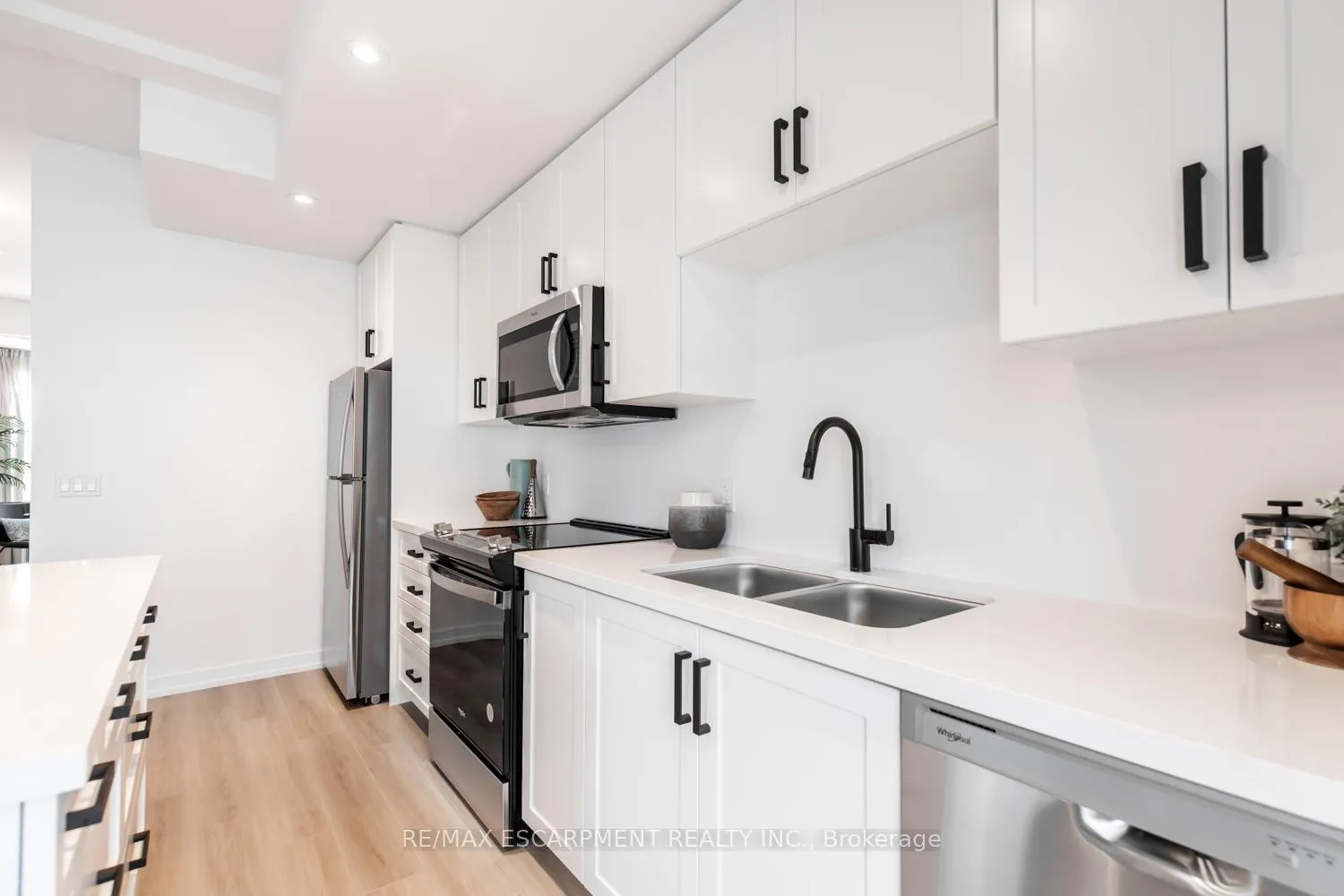 Photo 9 of 219 Burke Street, Hamilton, Waterdown — HOMEH