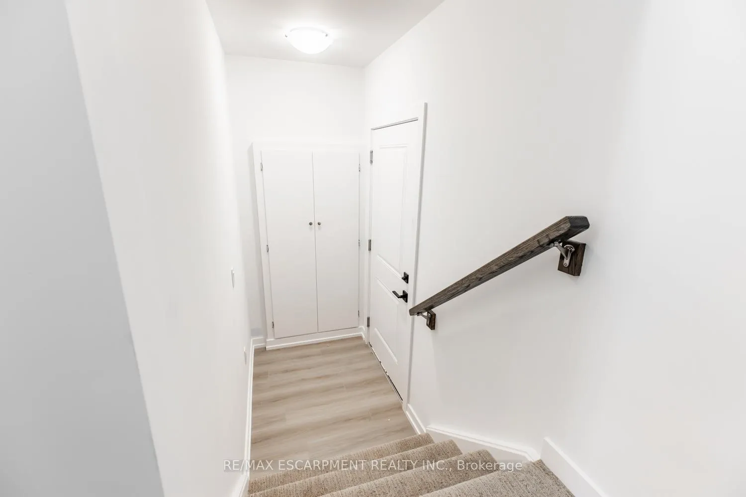 Photo 31 of 219 Burke Street, Hamilton, Waterdown — HOMEH