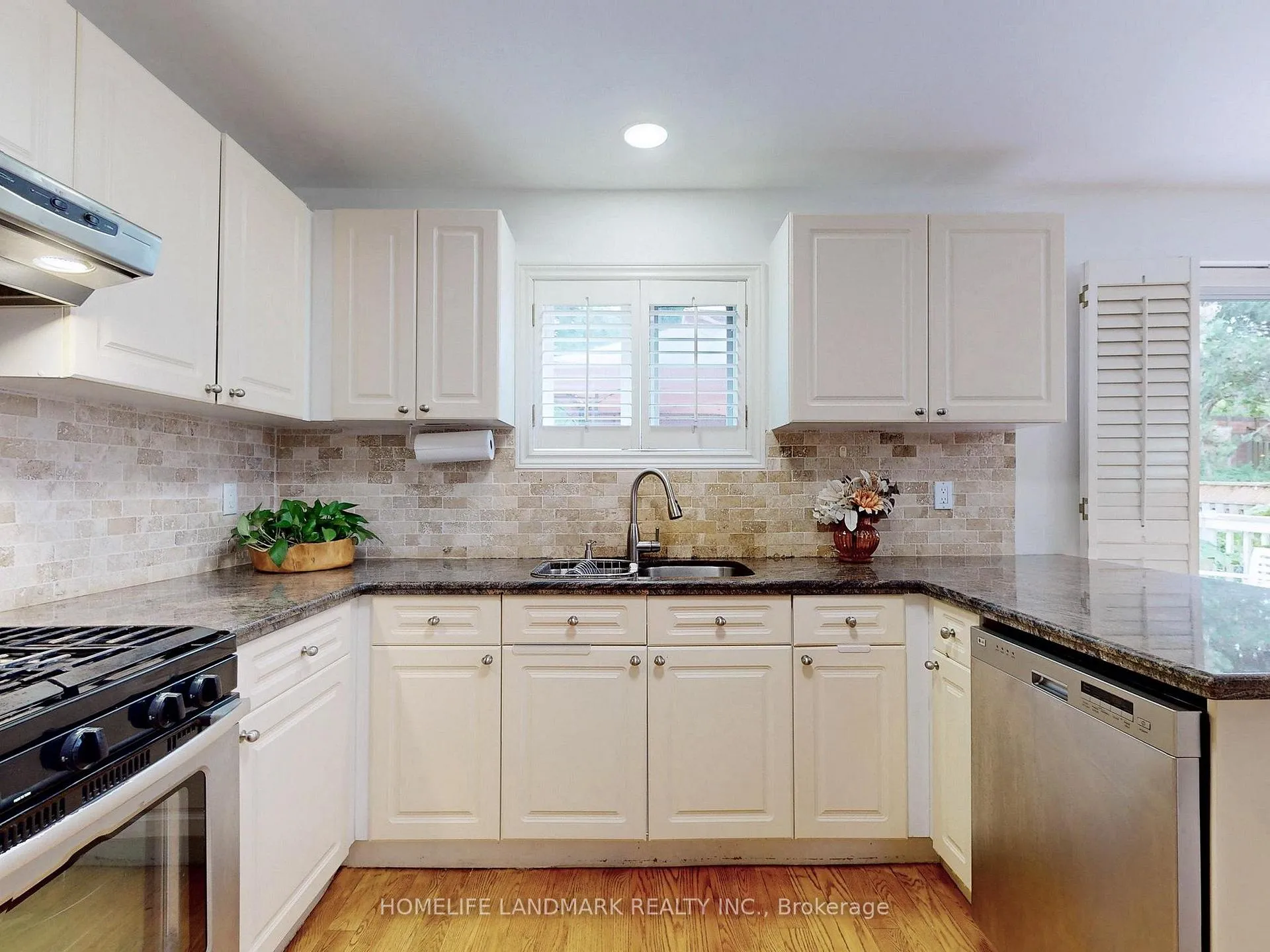Photo 11 of 64 Bradgate Drive, Markham, Thornlea — HOMEH