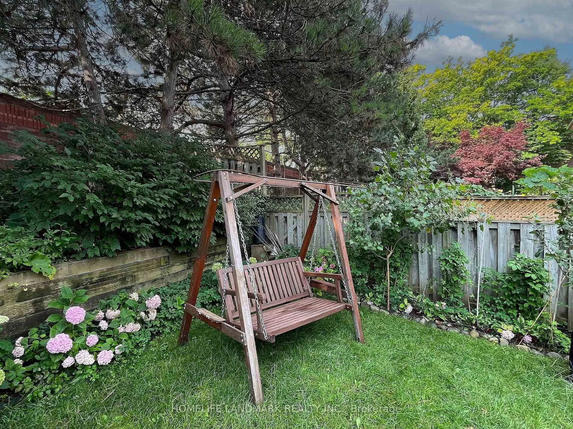 Photo 33 of 64 Bradgate Drive, Markham, Thornlea — HOMEH