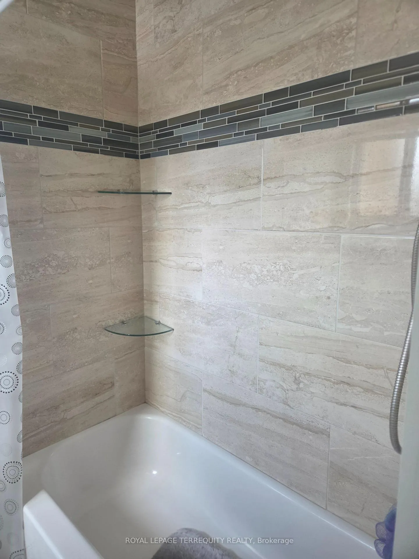 Photo 14 of 32 Randall Drive, Ajax, Central West — HOMEH