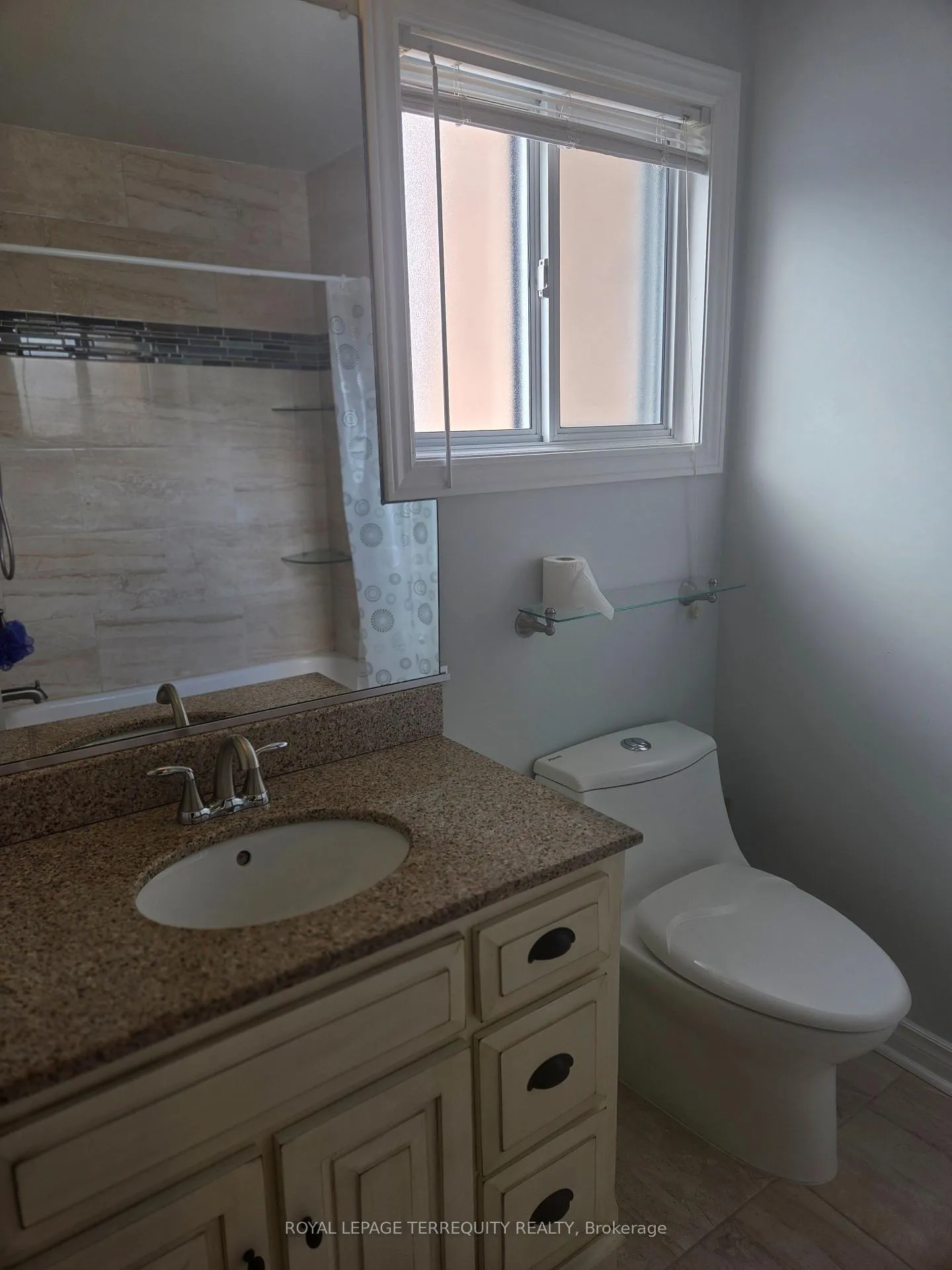 Photo 15 of 32 Randall Drive, Ajax, Central West — HOMEH