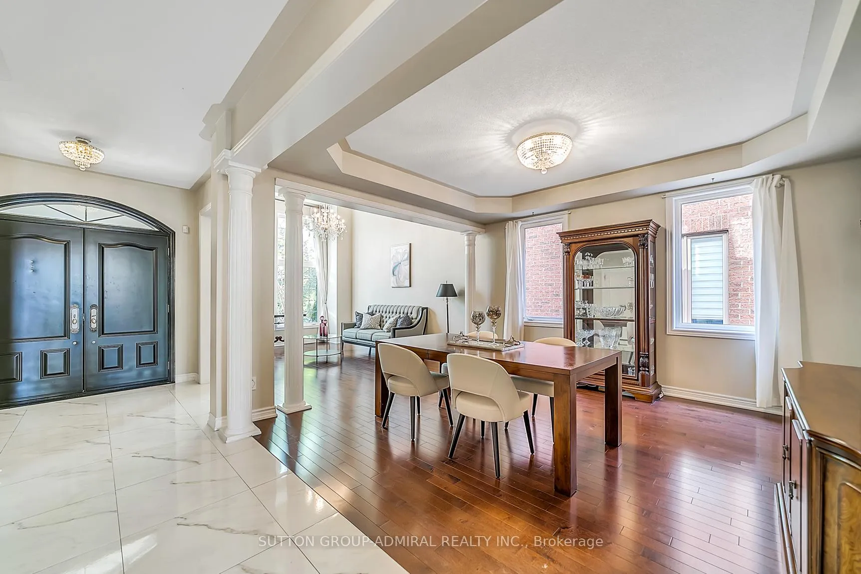 Photo 5 of 472 Cunningham Drive, Vaughan, Maple — HOMEH