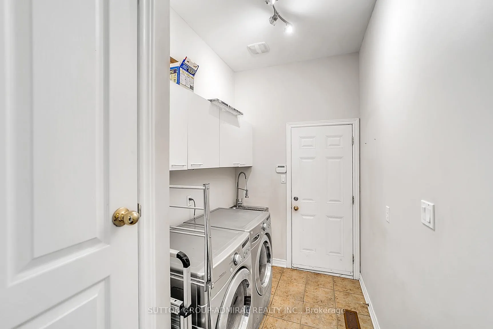 Photo 23 of 472 Cunningham Drive, Vaughan, Maple — HOMEH