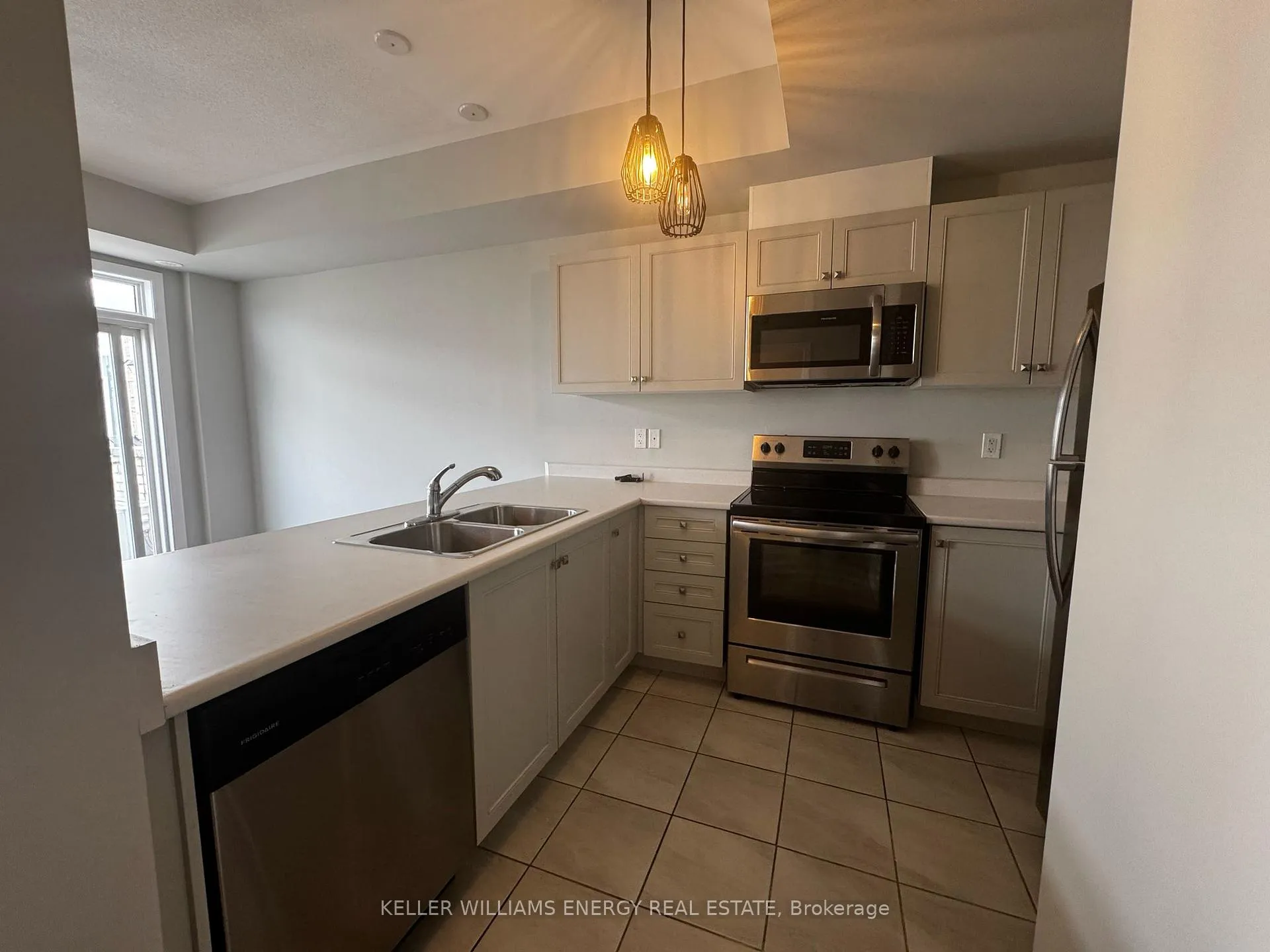 Photo 4 of 1769 Rex Heath Drive, Pickering, Duffin Heights — HOMEH