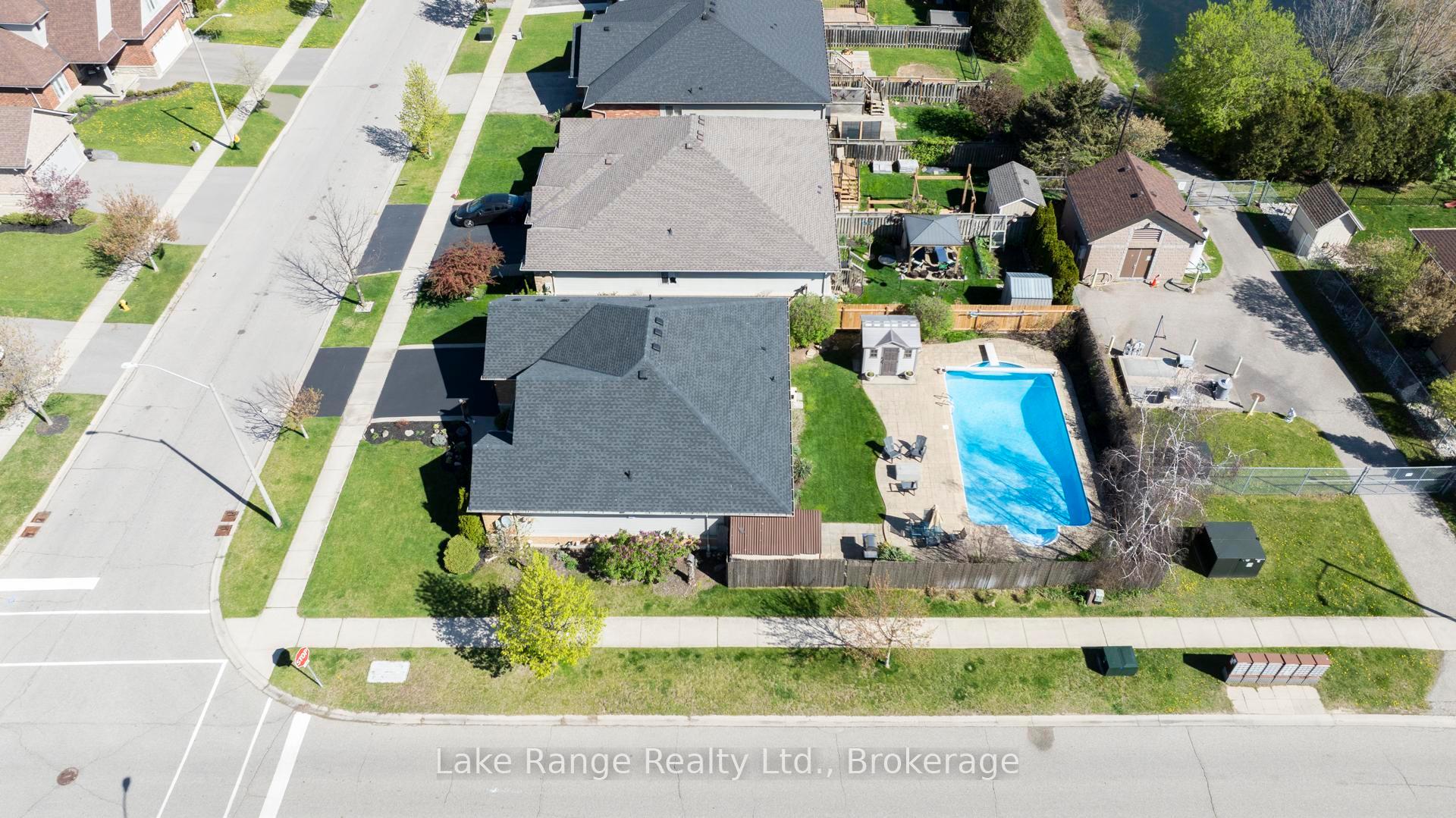 Photo 3 of 82 Savannah Ridge Drive, Brant, Paris — HOMEH