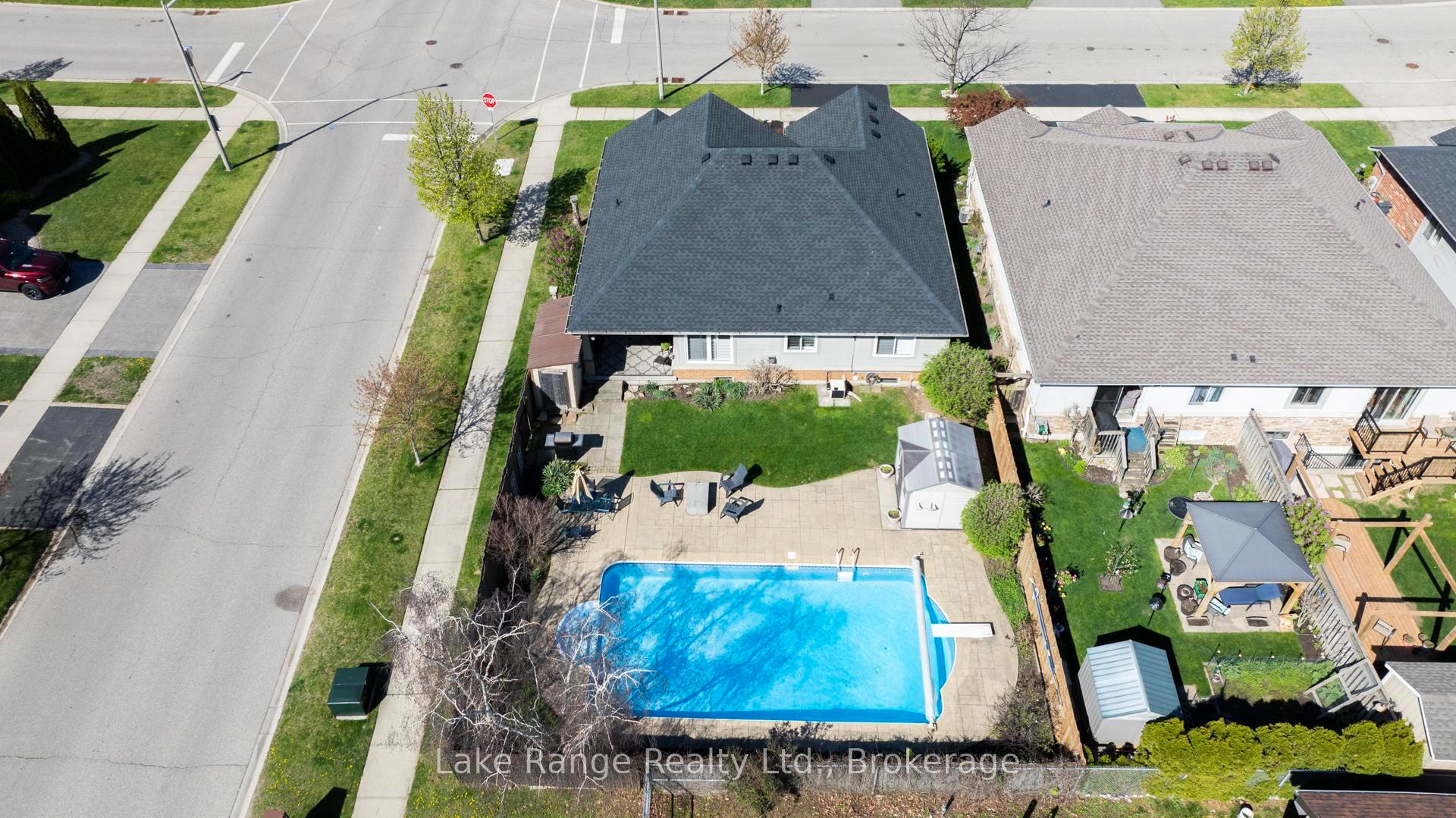 Photo 5 of 82 Savannah Ridge Drive, Brant, Paris — HOMEH