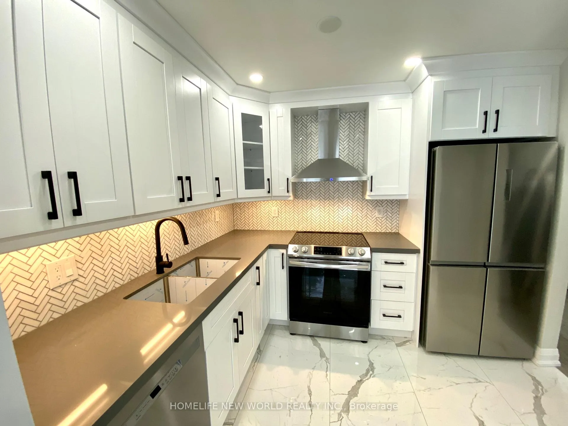 Photo 2 of 96 Dairis Crescent, Markham, Milliken Mills East — HOMEH