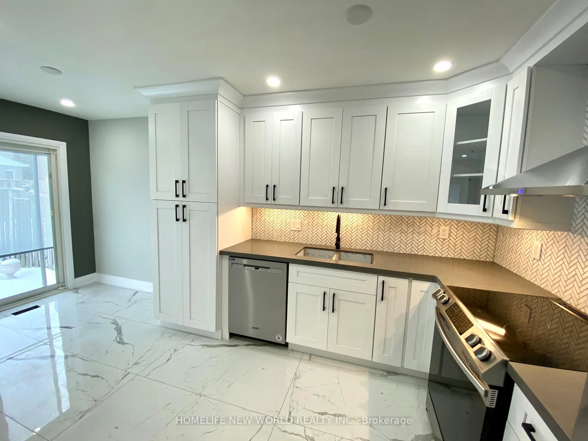 Photo 3 of 96 Dairis Crescent, Markham, Milliken Mills East — HOMEH